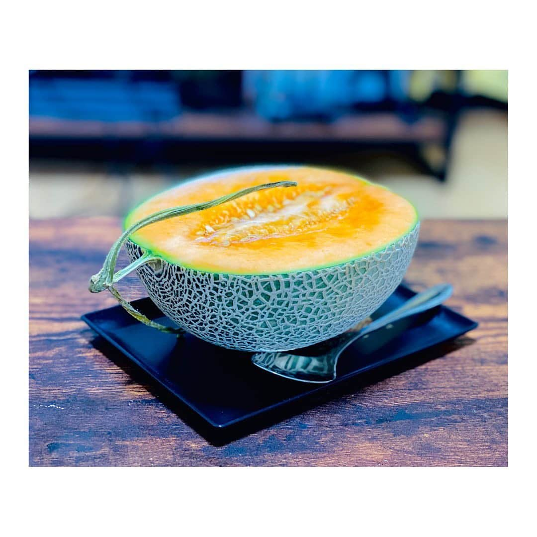 潮田ひかるのインスタグラム：「メロン大好き、、、🍈 #富良野メロン #季節のフルーツ #melon #fruit #summer #北海道グルメ」