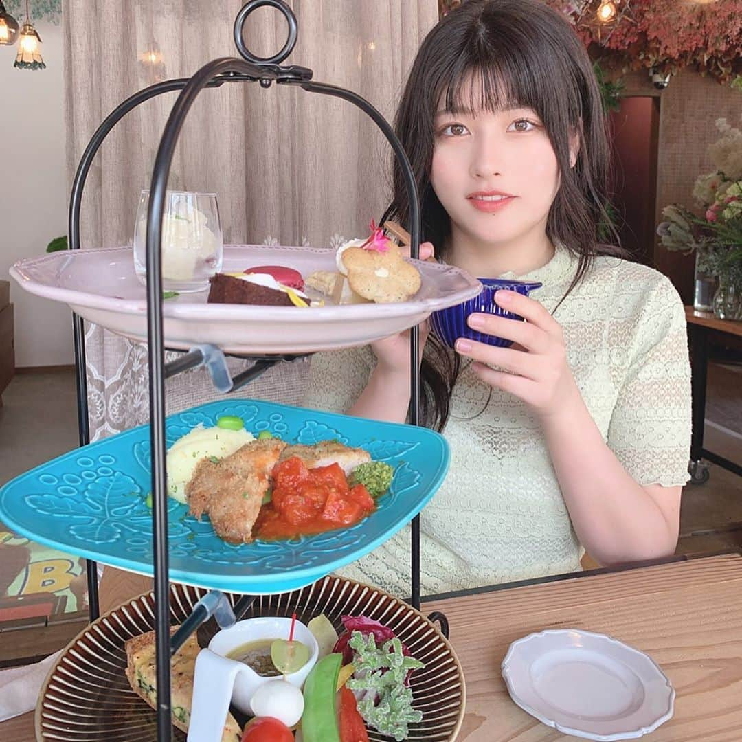 ちとせよしのさんのインスタグラム写真 - (ちとせよしのInstagram)「ドライフラワーがいっぱいの素敵なカフェ💐 家具とか食器も売ってあったんだけどどれも可愛かったなぁ( ˶˚ˑ˚˶ ﻿) この日はコースランチ食べてました🍽 ･ ･ ･ #cafe #saga #rela #dryflower #佐賀 #佐賀カフェ #ドライフラワー」6月19日 17時02分 - chitose_yoshino