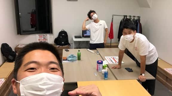 きむらバンドさんのインスタグラム写真 - (きむらバンドInstagram)「やきそばパンにカミガタにありがとうございました😝😝 #やきそばパン #カミガタ #久しぶりのユニットライブ #どちらも楽しすぎた #24時間舞台に立っていたい #ごめんちょっと盛った #でもそれくらい楽しかった #隔たり漫才にも慣れなければ」6月19日 17時03分 - takurou_kim