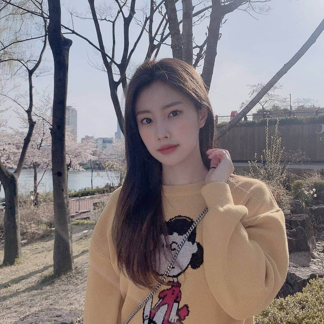 カン・ヘウォンさんのインスタグラム写真 - (カン・ヘウォンInstagram)「Have a nice day 🌻 __ [#IZONE #HYEWONIZONE#PRODUCE48#PD48#프로듀스48#MNET#KANGHYEWON#HYEWON#강혜원#Kpopdol#likeforfollow#followforlike#like4like#l4l]」6月19日 11時59分 - hyewon__izone