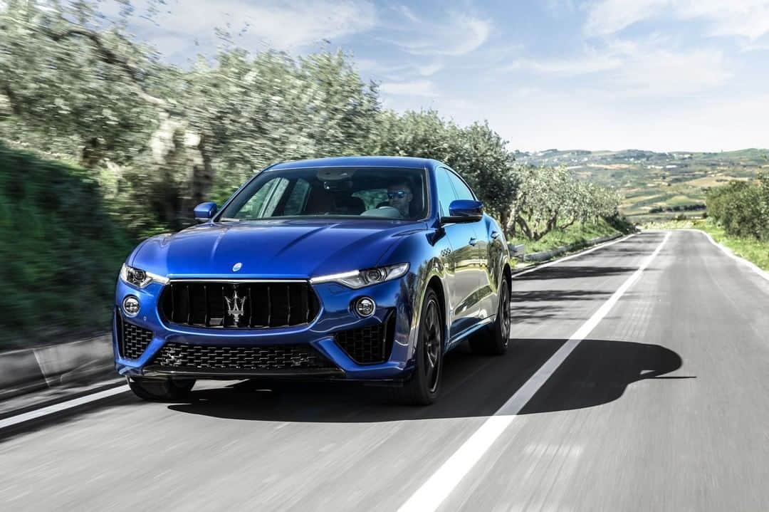 Maserati Japan | マセラティ ジャパンのインスタグラム：「MASERATI UNOプログラム「6ヶ月プラン」追加。 期間限定で「0%特別金利」実施中。 締め切り迫る。6月末日まで。  MASERATI UNO プログラムは、頭金をお支払いいただいた後は、最終回の1回だけとするファイナンシャルプログラムです。  本プログラムをご活用いただくことにより、最終回までの毎月のお支払をゼロのままで、また、現在お乗りの車を下取りにして頂く事で、新しいマセラティにお乗り頂く事が出来る機会になります。  更にご購入時のお支払額を軽減できるため、ワンランク上のモデルやオプションを選択する事も可能です。  今回の「6ヶ月プラン」の追加により、購入後のお支払プランを、生活様式の変化に併せて半年間ゆっくりと検討する事が出来るようになりました。  据置価格のお支払時には、「新しいマセラティへお乗り換え」オプションをお選びいただくことで、下取額を次の車の頭金に充当することが可能ですので、ライフスタイルに合わせてスムーズにマセラティの新車にお乗り換えいただけます。  対象期間：2020年6月末日までに、ご成約、ご登録分が対象となります。 対象条件：MASERATI UNOプログラム 6ヶ月及び12ヶ月のお支払いプラン ＊2年及び3年のお支払いプランは「0%特別金利 」の対象外となり、「1.0％キャンペーン」の対象となります。 対象車種：ギブリ・レヴァンテ・クアトロポルテ  詳しくはこちら；https://www.maserati.com/jp/ja/news-event/Maserati-UNO-Zero-interest-rate-program  #Maserati #マセラティ #MaseratiJapan #マセラティジャパン #MaseratiUNO」