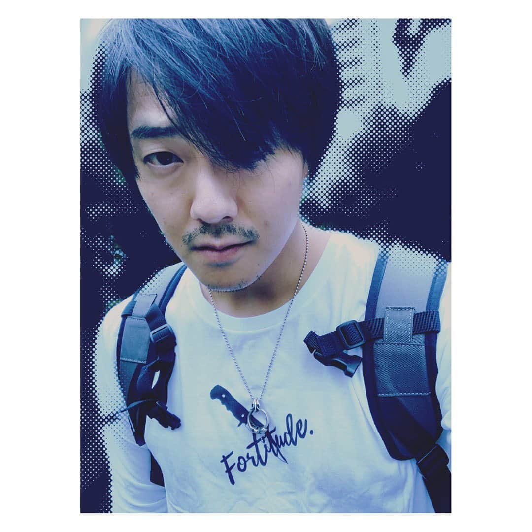 長田成哉のインスタグラム：「前髪がもうオサダ的限界値まできていて、天気も絶妙に濡れる感じだしTシャツでは寒いからロンTに着替えたしこれから歯医者なオサダです。 #夏も梅雨も苦手」