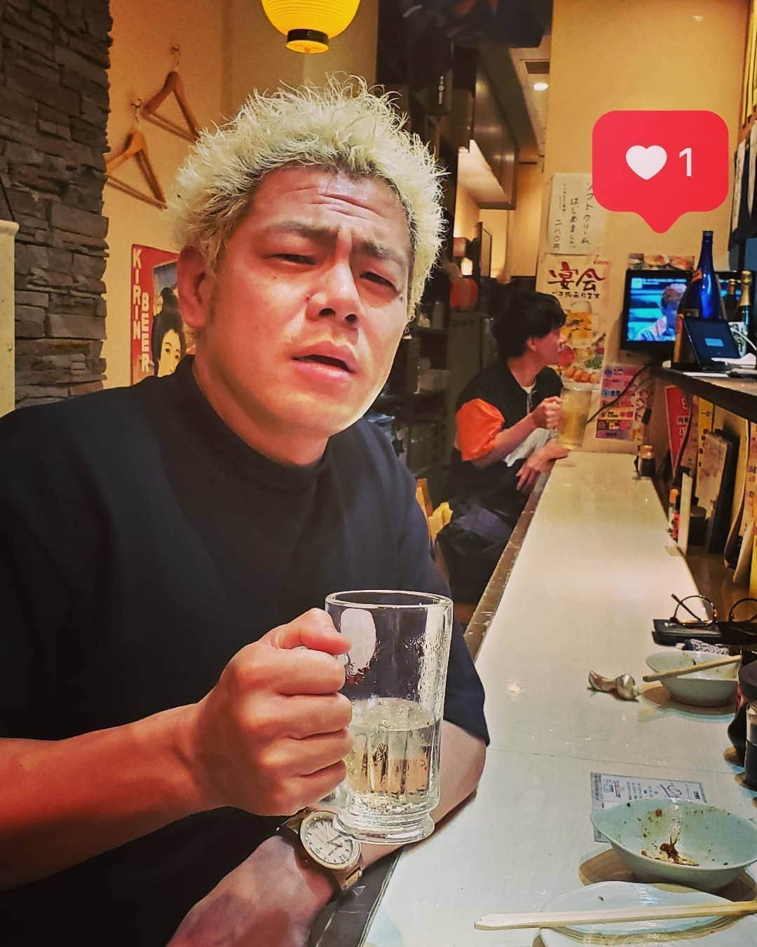 太田芳伸のインスタグラム：「だからさぁー 過剰ソーシャルディスタンスやって . . わざとか⁉️嫌われとんのか⁉️ . . こっち見るなって！！！」