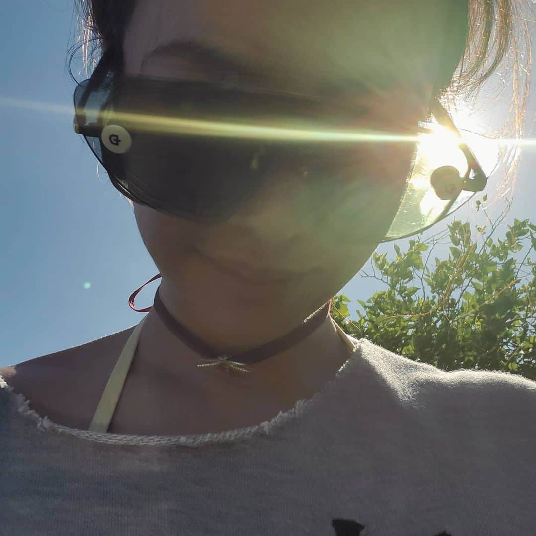 ジョリン・ツァイのインスタグラム：「@dyne.life #eyeware」