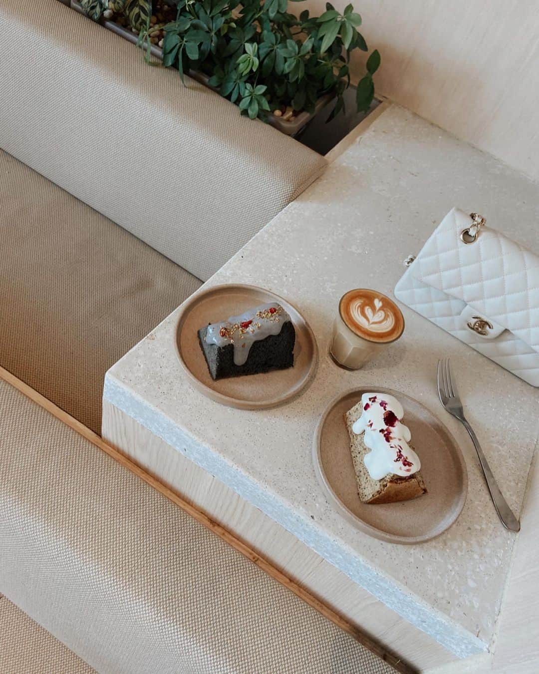 Giann Chanのインスタグラム：「One of the best morning! 🤍  #tseungkwano #hkcafe #Brunch #Foodie」