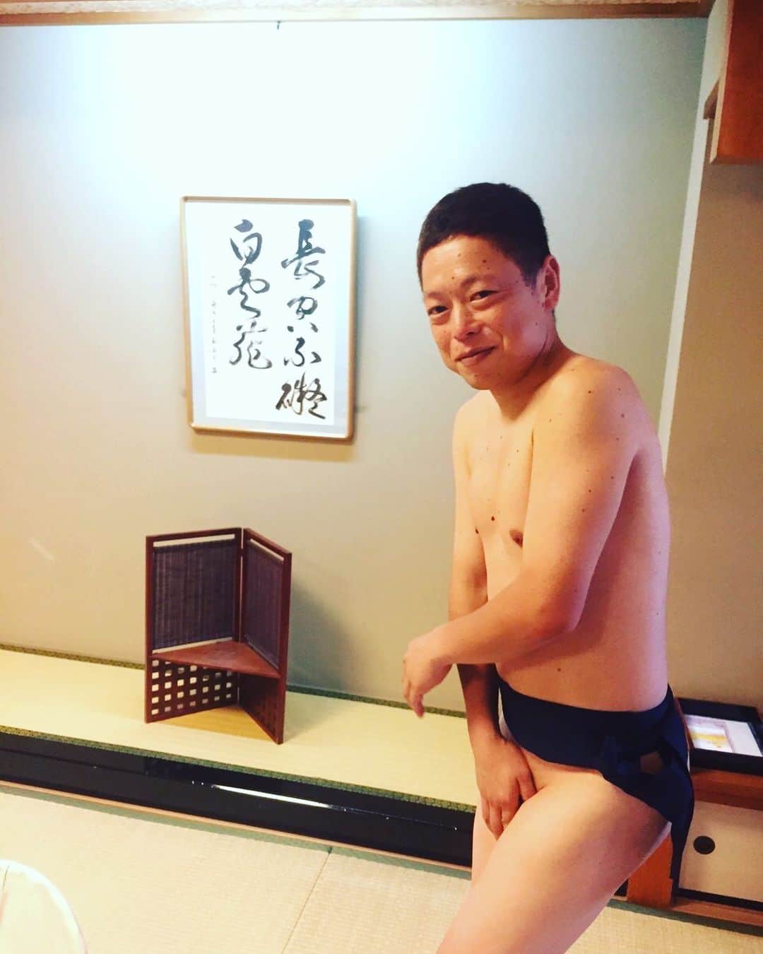 久保田和靖さんのインスタグラム写真 - (久保田和靖Instagram)「友達から写真送られてきた。 文春に売ろうと思う。」6月19日 13時05分 - kubotakazunobu