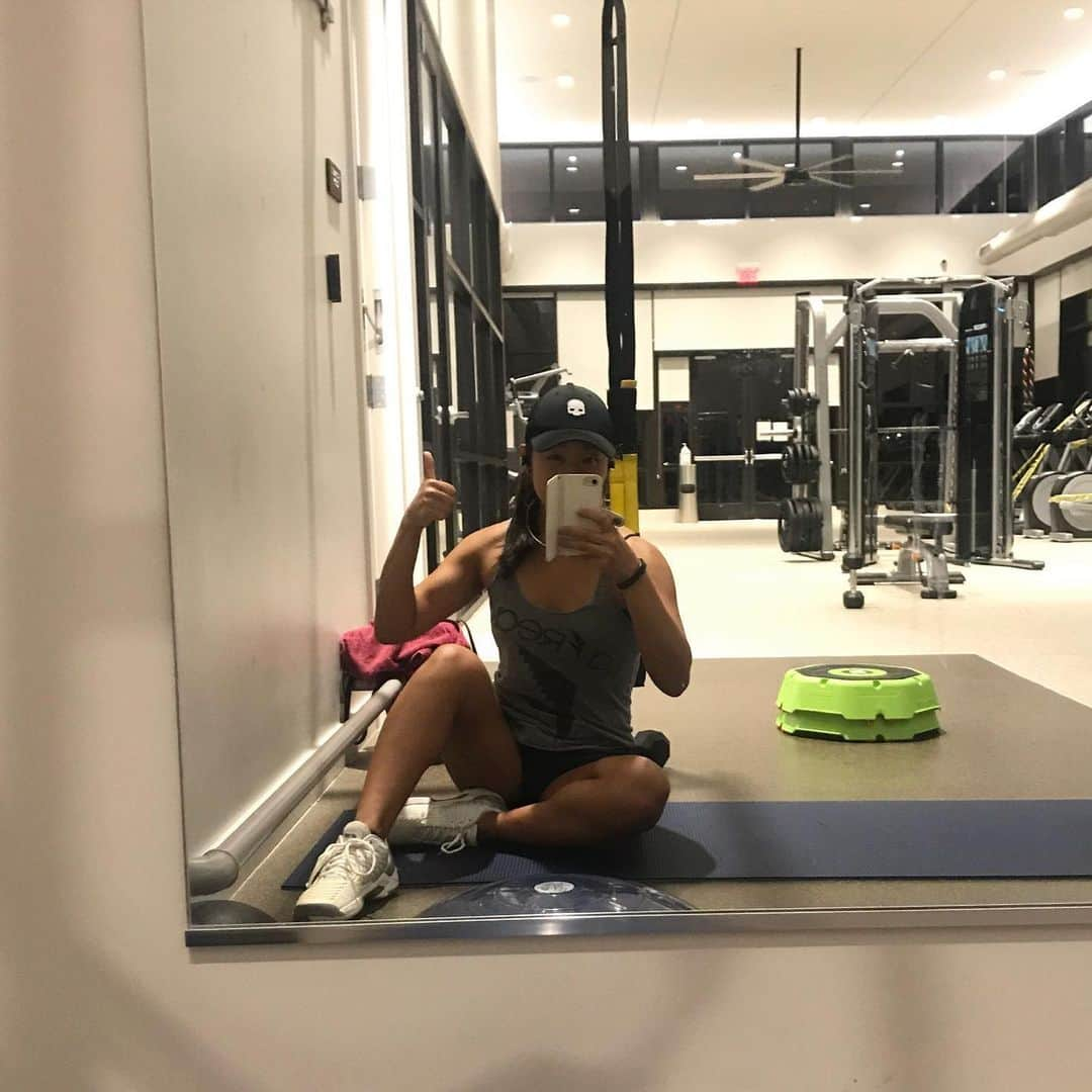 奥野彩加さんのインスタグラム写真 - (奥野彩加Instagram)「Happy to be able to be back in the gym after 4 months💪✨🙏 #goingtobesoretomorrow  ４ヶ月ぶりにジムに来れた〜！！ テンション上がって少し追い込みすぎたかも…笑 明日は身体筋肉痛😀  #thankful ⭐️ • • #テニス #トレーニング #アスリート #筋トレ #筋トレ女子 #スポーツ #日焼け #アメリカ #tennis #sports  #gym #training #fitness #fit #athlete #tennisplayer #work #smile #houston #youtubechannel  #테니스 #스포츠  #운동 #love #ヒューストン #アメリカ生活 #テキサス」6月19日 13時09分 - ayakaokuno