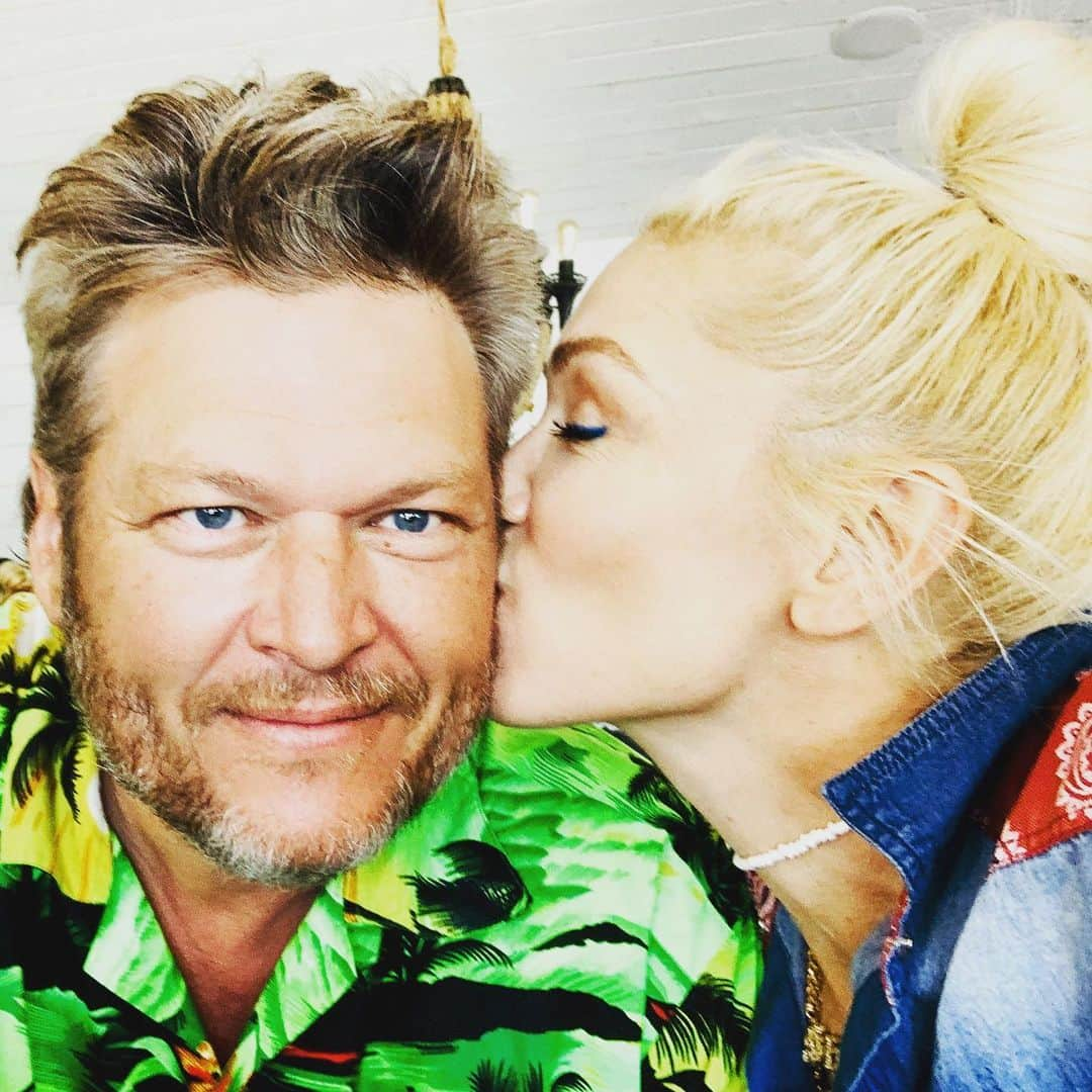 グウェン・ステファニーさんのインスタグラム写真 - (グウェン・ステファニーInstagram)「happy birthday @blakeshelton thank u for being my best friend 🥳🎂gx #luckyme #june18th」6月19日 13時16分 - gwenstefani