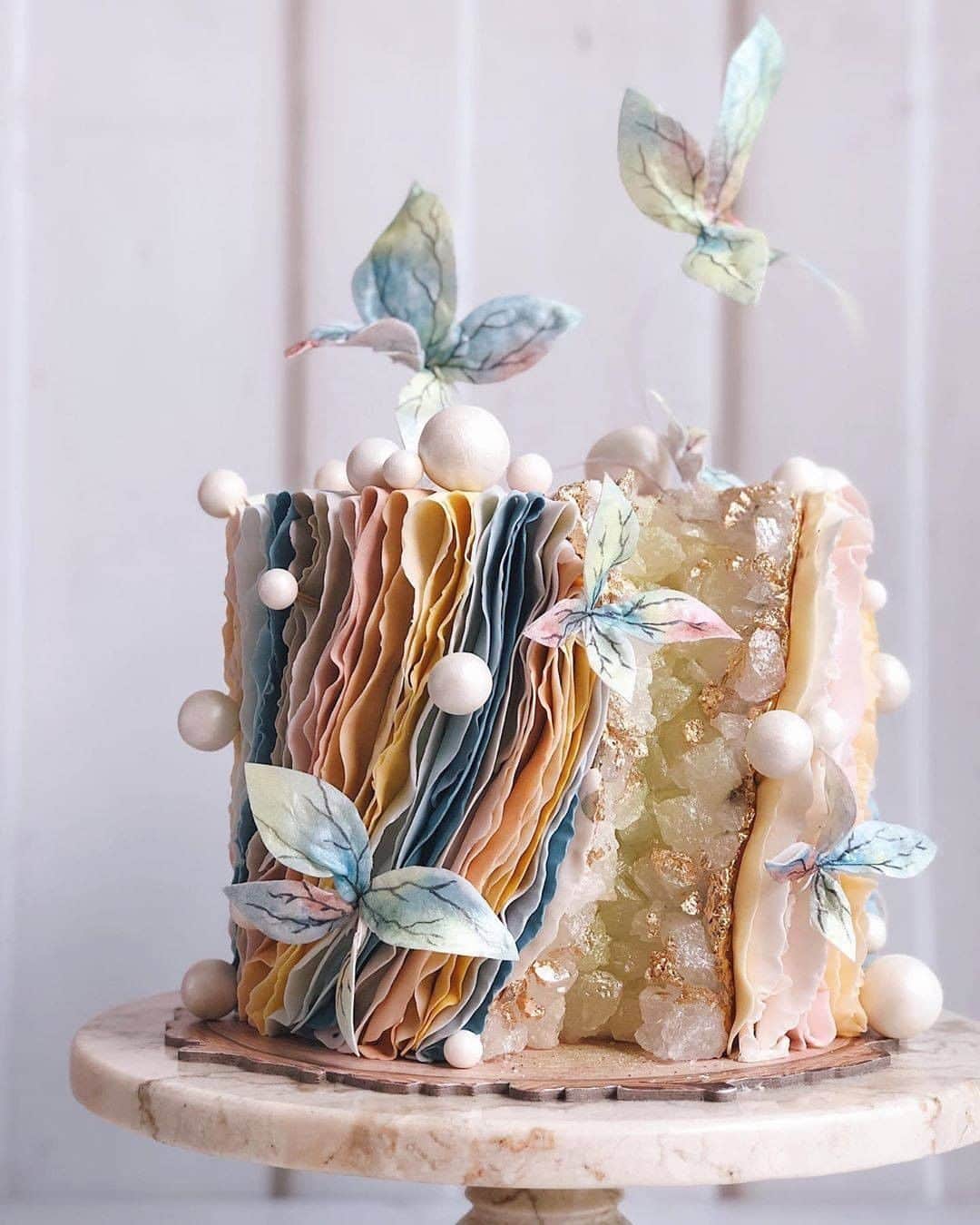 9GAGさんのインスタグラム写真 - (9GAGInstagram)「These cakes are too pretty to eat 🍰 By @duchess.bakes | Follow @9gaggirly - #food #cake #9gag」6月19日 13時56分 - 9gag