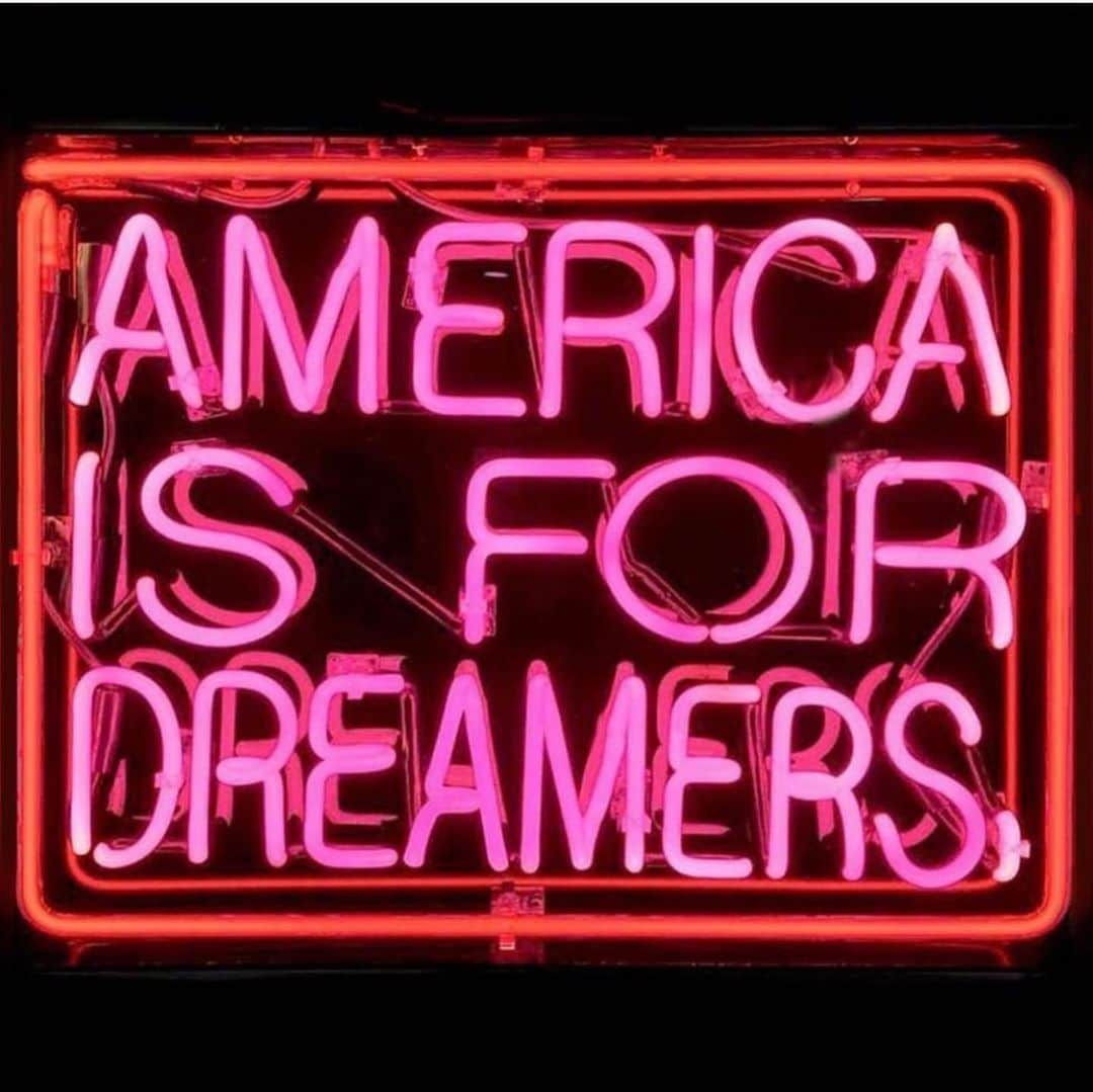 ソフィア・ブッシュさんのインスタグラム写真 - (ソフィア・ブッシュInstagram)「Here to stay. #DACA 🧡 • My grandmother and great grandparents came here with a dream. My father came here with a dream. Dreams are for all of us. Denying them is to deny the loftiest intentions of our founding ideals, which can only be called goals until we make them realities. This is a step toward that reality. America is for dreamers. art: @patrick_martinez_studio」6月19日 14時12分 - sophiabush