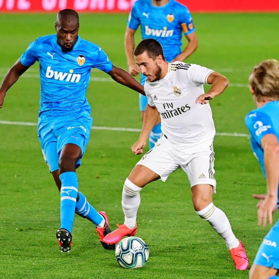 エデン・アザールさんのインスタグラム写真 - (エデン・アザールInstagram)「Nice first touch @marcoasensio10 and wow @karimbenzema 🚀🚀😳😳#halamadrid」6月19日 14時14分 - hazardeden_10