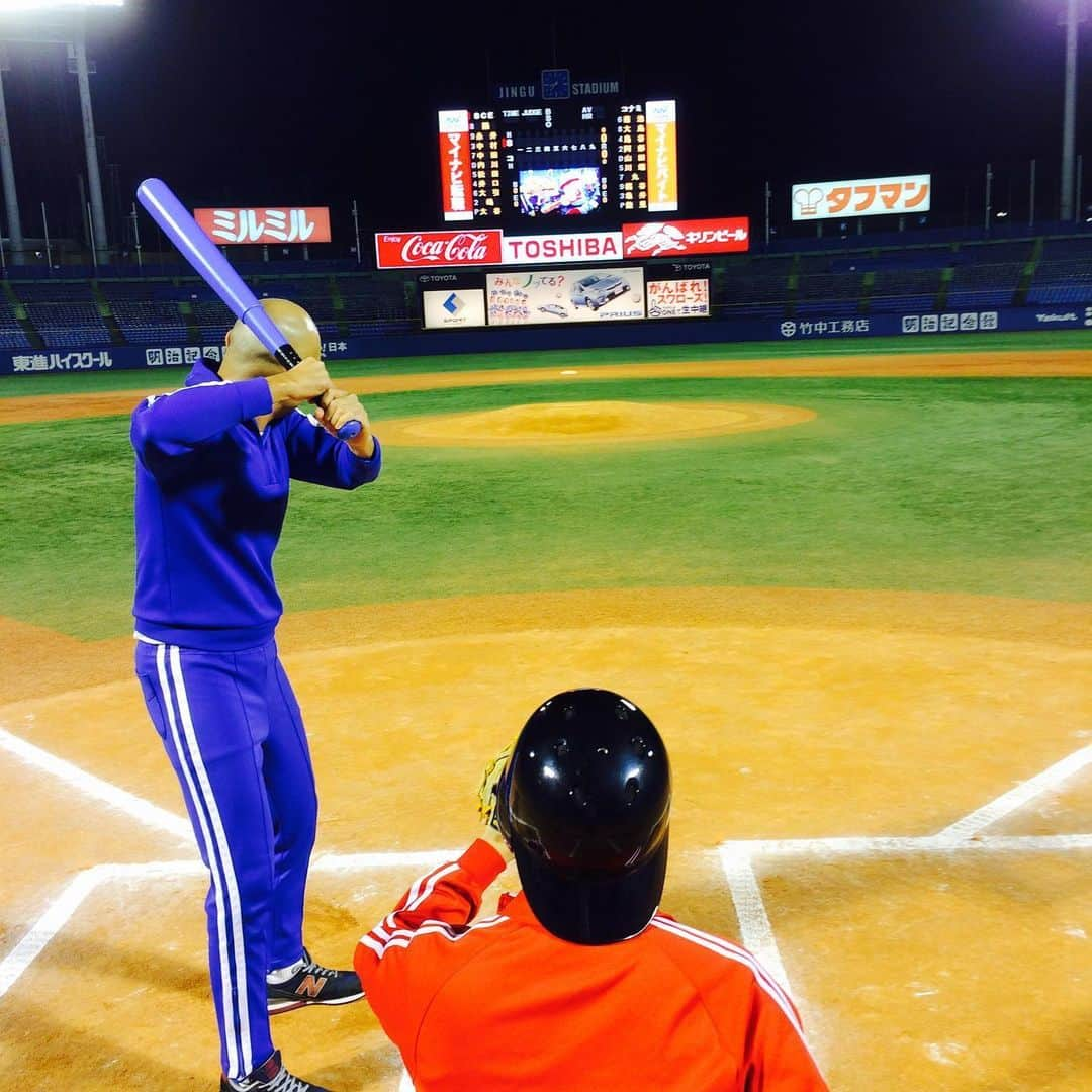 そうすけのインスタグラム：「野球 野球！ 野球！！ 待ちに待った開幕！  日本は世界大会でも何度も優勝経験がある野球大国  野球で日本を元気に！！ #プロ野球 #セリーグ #パリーグ #開幕 #待ちに待った #独立リーグは明日開幕 #四国アイランドリーグ #BCリーグ #ルーキー選手にとって今日は二度と戻ってこない特別な日 #神宮球場 #パワプロ #細かすぎて伝わらないモノマネ #ドーム以外の球場は雨が心配 #野球大国 #世界ランキング1位 #日本代表 #無観客試合が少し残念 #リモート観戦 #新しい観戦方法 #サブロクそうすけ」