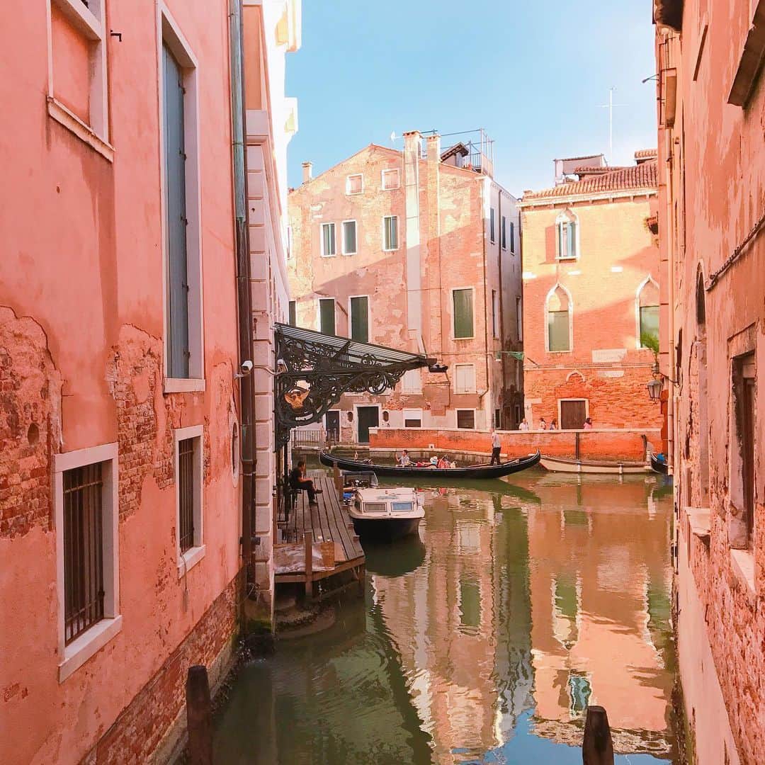 船越真衣のインスタグラム：「🚣‍♂️🚣‍♂️🚣‍♂️ #旅#旅行#海外#海外暮らし#海外旅行#イタリア#ベネチア#Europa#ヨーロッパ#Venezia#Italy #Traveler#travel#travelgram#art#japan#happy#tokyo#instalike#instagood#fun#smile#beautiful#beautifulview#lol#me#tbt#yolo#style#love」