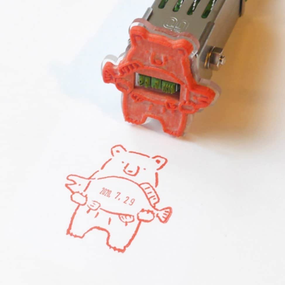 手紙社さんのインスタグラム写真 - (手紙社Instagram)「【手紙舎 2nd STORY】 イラストレーター・高旗将雄さんの日付印が登場です。郷土玩具や木彫りの熊を集めることが好きな高旗さんの描くイラストには、よく熊が登場します（ほら、ここにも熊とクマ科のパンダが！）。ユーモアと愛嬌溢れる作品は、その人柄が滲みでているよう。日記やお手紙など、あらゆる場所に押してお楽しみください。 . ＊近日中に手紙社オンラインショップにも入荷を予定しております ＊お一人さま1点までとさせていただきます . #手紙社 #手紙舎 #手紙舎2ndSTORY #tegamisha #高旗将雄 #イラストレーター #熊 #日付印」6月19日 14時44分 - tegamisha