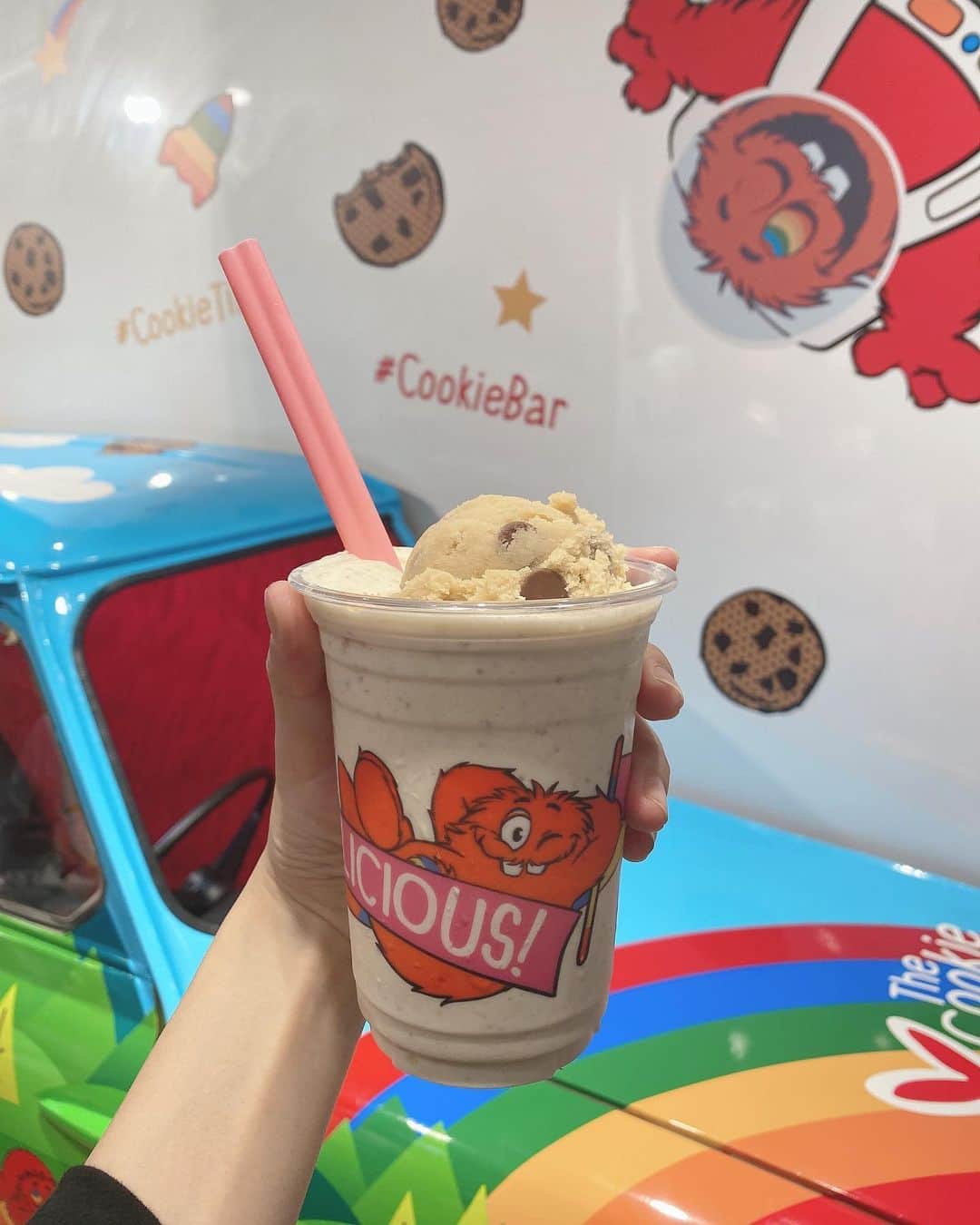 SHIHOさんのインスタグラム写真 - (SHIHOInstagram)「. . smile 🥰 @cookietime.jp ❤️❤️❤️ . あまーいもの食べたくて 雨の中行ってきたの🍫♡ . . このチョコ生地のシェイク ちょー甘かったけど美味しかった🤭💘笑 . .  #グルメ #ディナー #ダイエット #トレーニング #尻トレ #自宅トレーニング #ヒップアップ #ファッション #楽痩せ #バストアップ #ダイエットメニュー #酵素ドリンク #酵素 #着圧ソックス #メイク #ランジェリー #ワンピースコーデ #ワンピース #chanel #diet #bodymake #training」6月19日 14時55分 - cham_pipi