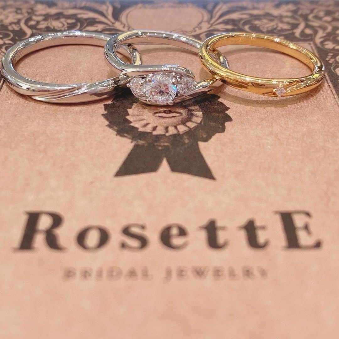 garden(ガーデン)本店さんのインスタグラム写真 - (garden(ガーデン)本店Instagram)「． ． @rosette_bridal  @garden_honten . . RosettE［ロゼット ］ DESTINATION［目的地］ . . 苦しいときもつらいときも ふたりの大切な想いを守りながら…  ゴージャスな婚約指輪とシンプルな結婚指輪の組み合わせ🌟  結婚指輪はMen'sとLady'sのリングのラインが合わさるデザイン👀💕 合わさった1本のラインが目指す目的地はダイヤモンド…💎 . . #garden本店#マリッジリング#結婚指輪#エンゲージリング#婚約指輪#RosettE#ロゼット#重ね着け#重ね着けリング#セットリング#プレ花嫁#京都花嫁#大阪花嫁#和歌山花嫁#奈良花嫁#京都花嫁#大阪結婚指輪#marry花嫁#marry花嫁さんと繋がりたい #全国のプレ花嫁さんと繋がりたい#結婚式準備#指輪探し#指輪探しのお手伝い#指輪選び#指輪探しデート#関西花嫁#2020冬婚#2020夏婚#2020秋婚#プロポーズ待ち#プロポーズリング . . 6/19(Fri.)より6/28(Sun.)まで プロポーズリングフェア💍💎💕 期間中のご成約で豪華特典がたくさん🌟 サプライズプロポーズを考え中の男性は特に必見👀💕 . . 只今garden本店ではコロナウイルス対策で、 🚗高速代キャッシュバックキャンペーン中🚗 . ✔️電車に乗らなくても大丈夫！ ✔️店内は広くて換気◎ ✔️スタッフの手洗いうがい、アルコール消毒◎ ✔️ブース内の机や椅子のアルコール消毒◎ . . 安心してご来店いただけるよう、心掛けております👌🏻 お越しの際は念のためマスク着用をオススメします！ 営業時間は通常と変わらずAM11:00 - PM8:00🕑 . . ーーーーーーーーーーーーーーー *＊. garden岸和田本店 *＊。 @garden_honten . . 大阪府岸和田市荒木町2丁目18-18 (敷地内無料駐車場有り) 072-440-1778 . ［access］ 🚘阪神高速4号湾岸線 岸和田北ICより5分 阪和線 岸和田和泉ICより5分 🚃JR阪和線「久米田駅」より徒歩15分 南海本線「春木駅」より徒歩15分 .」6月19日 15時00分 - garden_honten