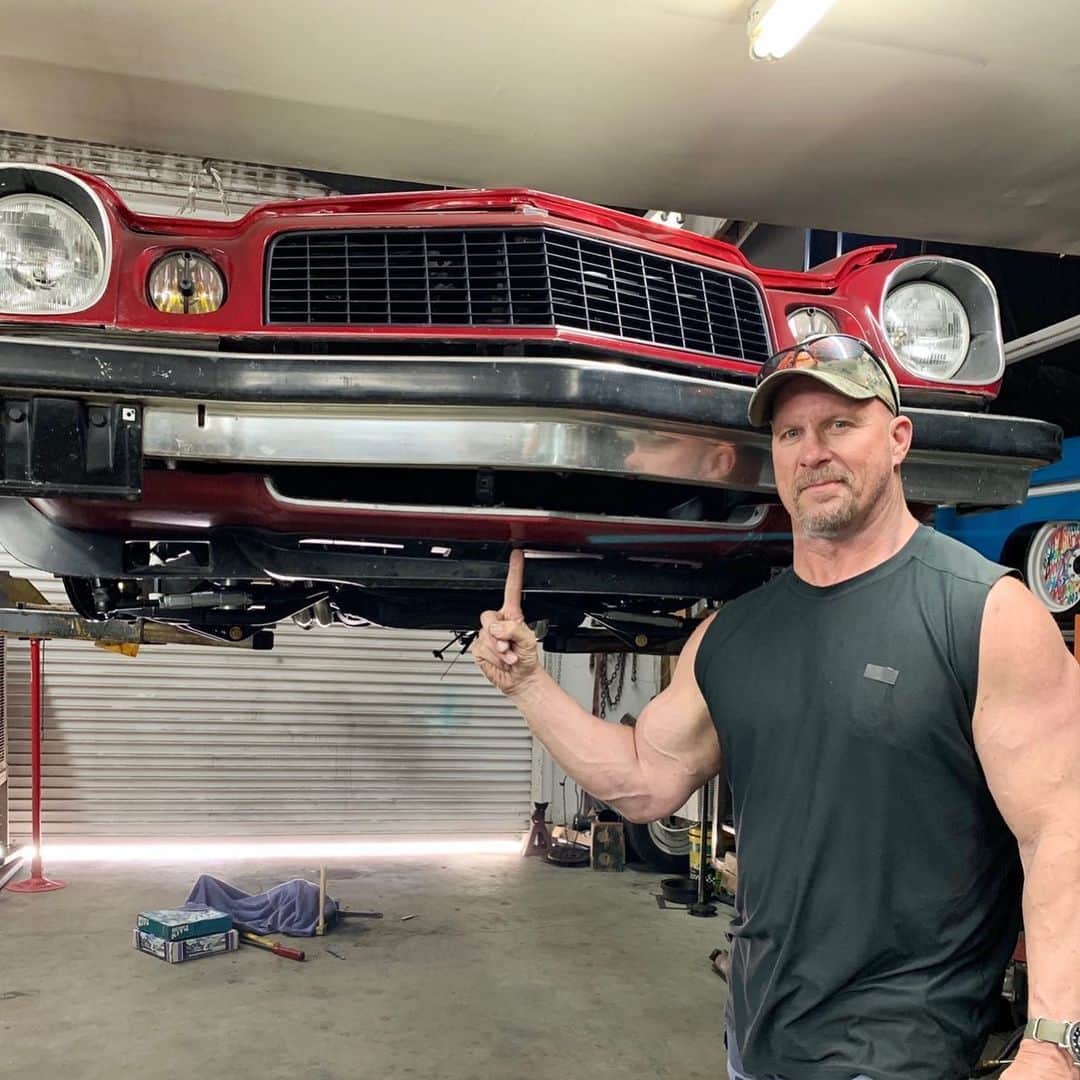 ストーン・コールド・スティーブ・オースチンのインスタグラム：「She ain’t heavy.  She’s my Chevy.」