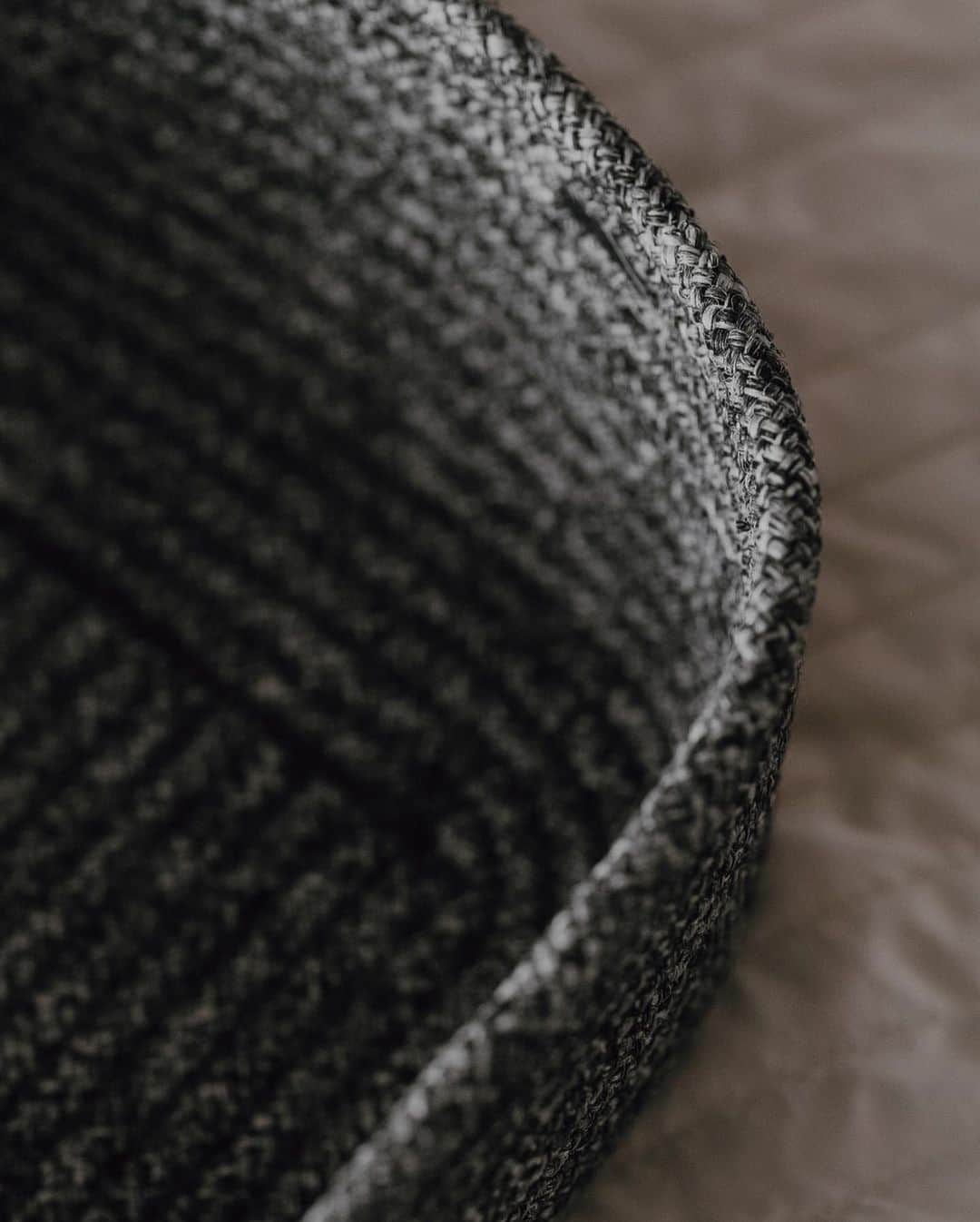 Roku Rokuさんのインスタグラム写真 - (Roku RokuInstagram)「Roku’s & the kids favorite beds. A stylish multi-functional cat bed, made out of durable rope that is perfect for cat scratches and goes beautifully with your modern home décor.  Features & Benefits: · Multi-use · Easy care · Durable · Recyclable  @tayalivingbkk #tayalivinginspo #tayalovescat ❤️」6月19日 15時16分 - rokuthecat