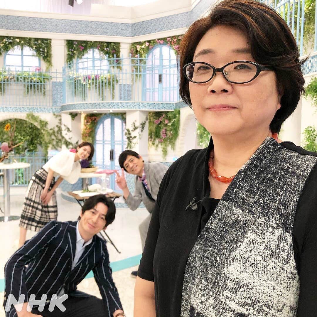 あさイチさんのインスタグラム写真 - (あさイチInstagram)「おうみです。今日のゲストは﻿ 児童虐待を長年取材している杉山春さん。﻿ ﻿ 自粛生活の中で、誰にも助けを求められず、﻿ 家族だけで苦しんでいる人は少なくないと思います。﻿ 杉山さんのおっしゃるように、﻿ どうか自分だけを責めないで、自分だけで抱えないで、﻿ 恥じらわずに誰かに頼ってほしいと﻿心から思いました。﻿ ﻿ #杉山春 さん #ルポライター #プレミアムトーク﻿ #児童虐待﻿ #博多華丸大吉 さん﻿ #近江友里恵 アナ﻿ #nhk #あさイチ #8時15分から」6月19日 15時18分 - nhk_asaichi