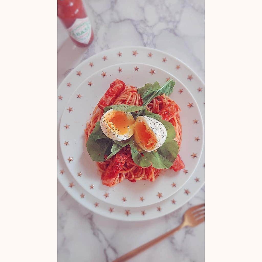 YuhKawasakiさんのインスタグラム写真 - (YuhKawasakiInstagram)「手間隙かけてつくった トマトソースパスタ🍽️🍅🍝 . ルッコラが安かってん🌿  #おうちごはん」6月19日 15時20分 - yuhkawasaki