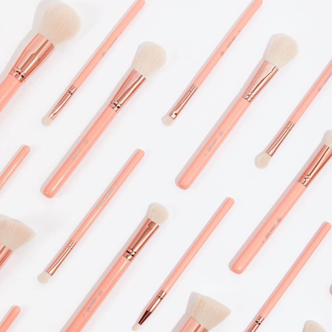 BH Cosmeticsさんのインスタグラム写真 - (BH CosmeticsInstagram)「✨ Serve your look au naturel or with a sparkling statement with our new 11 piece Brunch Bunch brush set 🖌  These ~vegan~ multi-use face + eye brushes line, blend, buff and shade even the hardest to reach areas - AND are currently 20% off! Bon appétit 👅  #bhcosmetics」6月20日 2時11分 - bhcosmetics