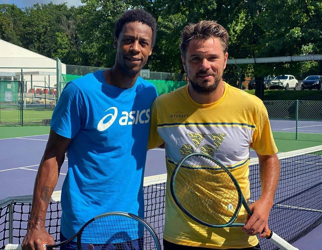 スタニスラス・ワウリンカさんのインスタグラム写真 - (スタニスラス・ワウリンカInstagram)「No better feeling training back in my home country with my good friend ! ☀️🎾💦🤜🏻🤛🏿🇨🇭 #training #trustheprocess #swiss #enjoy #stantheman」6月20日 2時14分 - stanwawrinka85