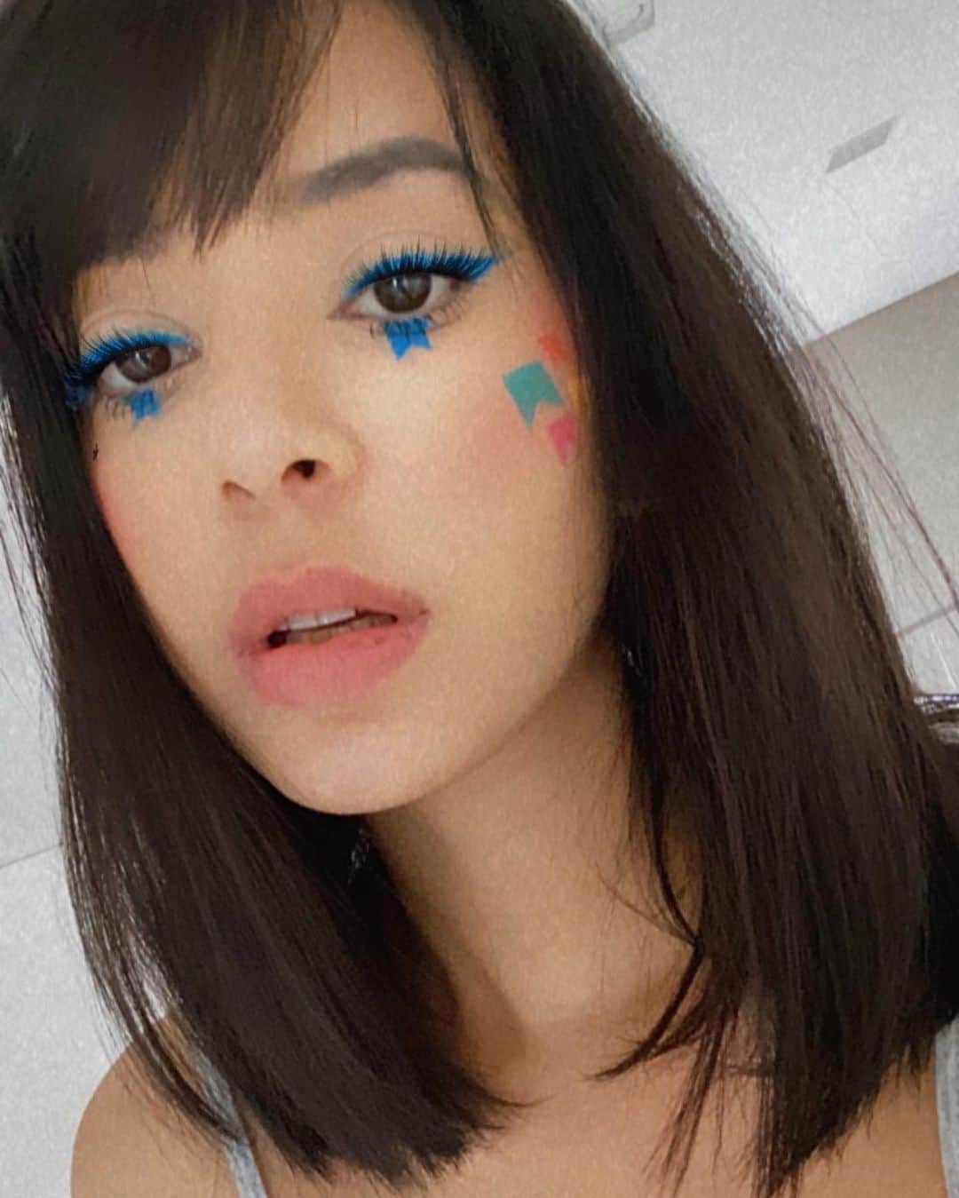 Gabriela Salesのインスタグラム：「Dos stories pro feed. E não é que eu dormi maquiada e gostei mais ainda do efeito da maquiagem no dia seguinte kkkk -  #makesricademarre」