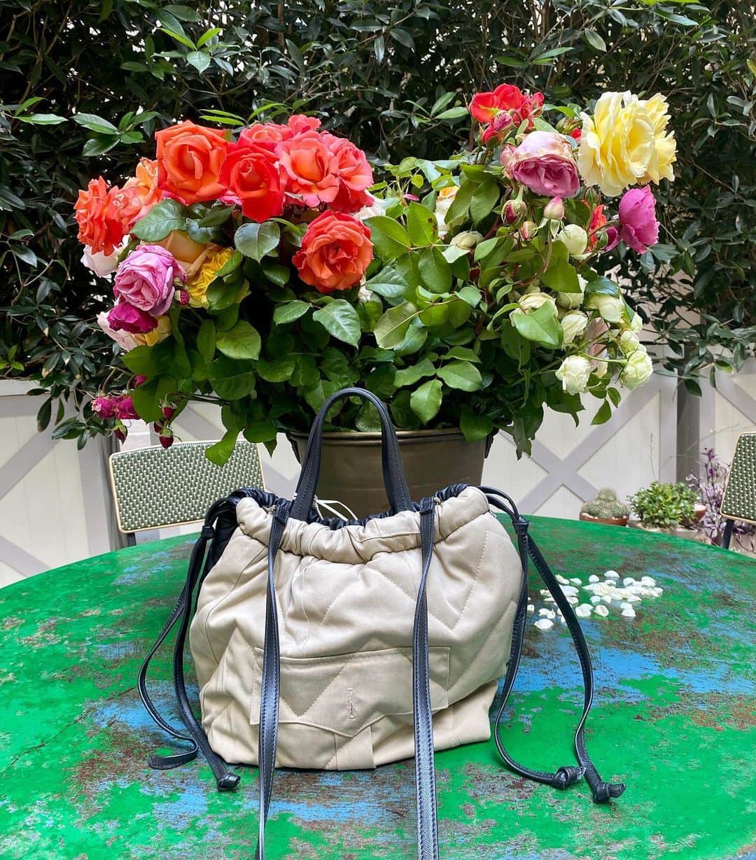 のインスタグラム：「Our new FW 20-21 will be available soon in our selected boutiques 🌹🌹🌹 #collectionpriveeofficial #collectionpriveeaccessories #fw2021 • • • • • #newcollection #bag #artisanal #madeinitaly #customization #puddedbag #fw2021 #bestboutique #contemporary #womensbag #totallook #handbag」