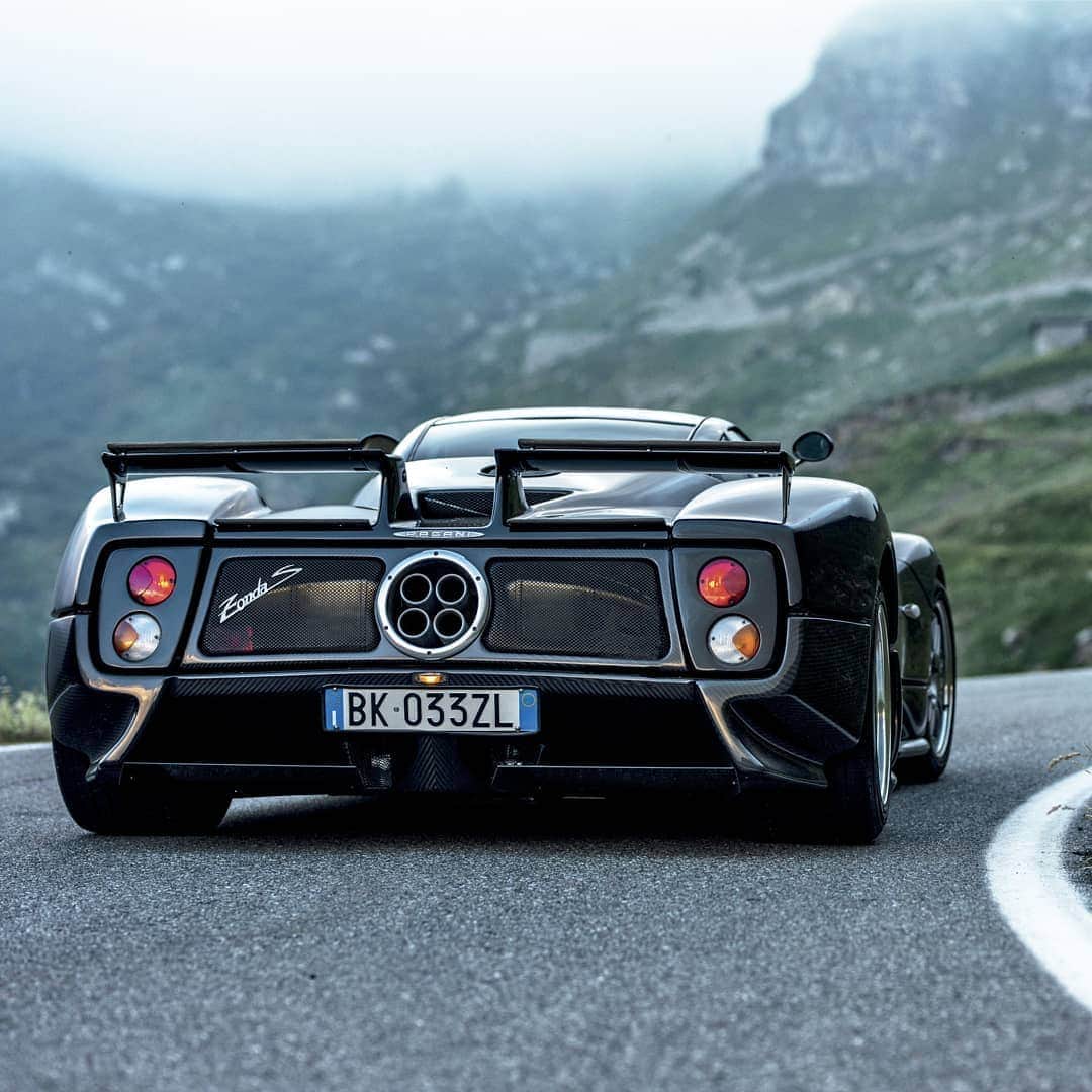 パガーニ・アウトモビリのインスタグラム：「The Zonda S roaring on the Dolomites mountain roads.  #hittheroadagain  #zonda #zondas」