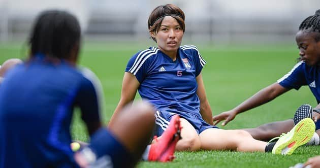 熊谷紗希さんのインスタグラム写真 - (熊谷紗希Instagram)「Première semaine de reprise ✅⚽️💪🏻 @ol 🔴🔵 Bon week-end à tous 🤩🙌🏻 皆様良い週末を😍 📸　@damienlgphoto」6月20日 0時53分 - kumagai1017