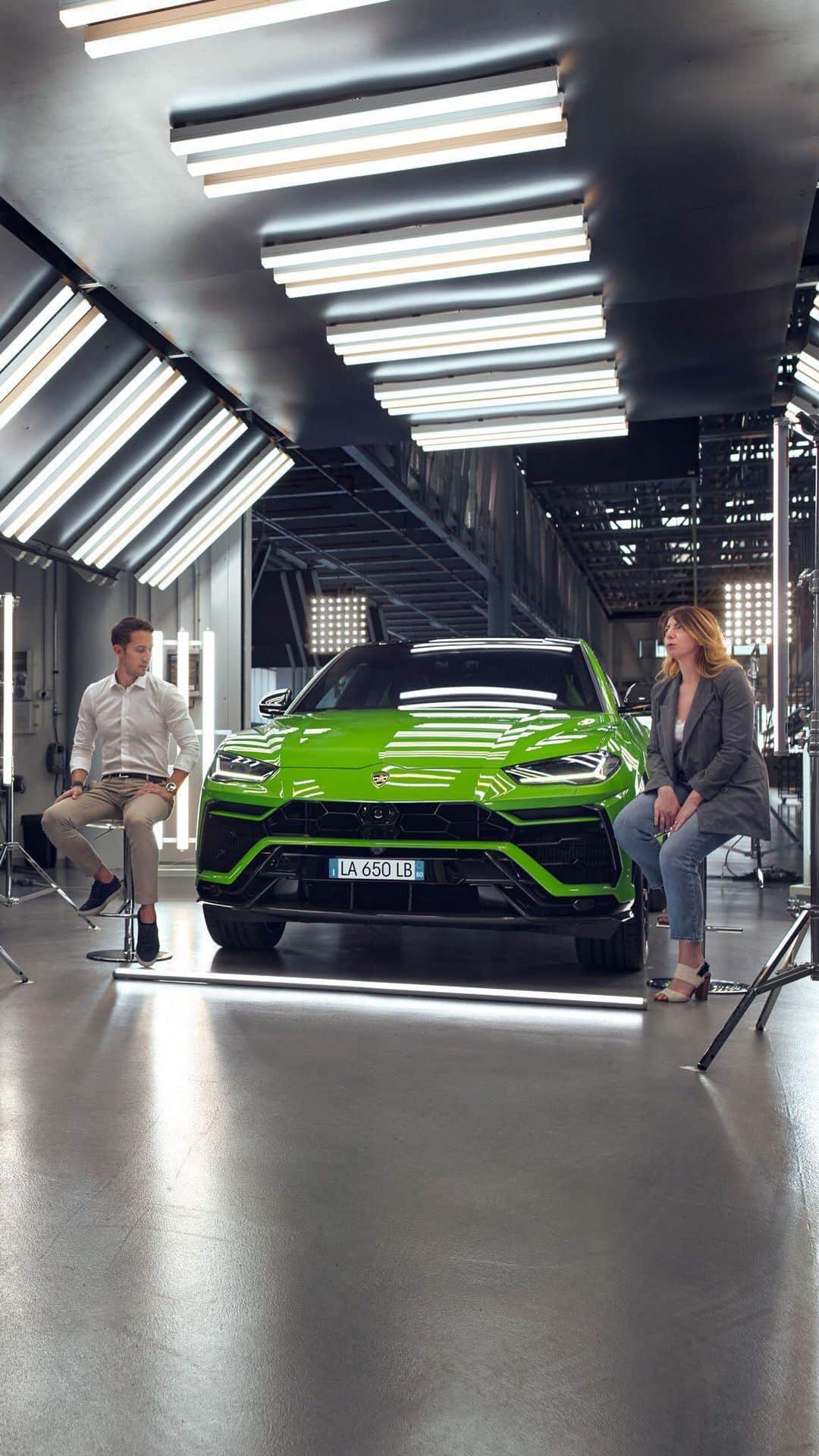 ランボルギーニのインスタグラム：「Davide and Alessandra are two Lamborghini employees. To figure out their personalities, we asked them to answer some questions about themselves and then make a choice.  Watch the interview and find out who chose Urus Verde Mantis.  #Urus #Lamborghini #UnlockAnyRoad」