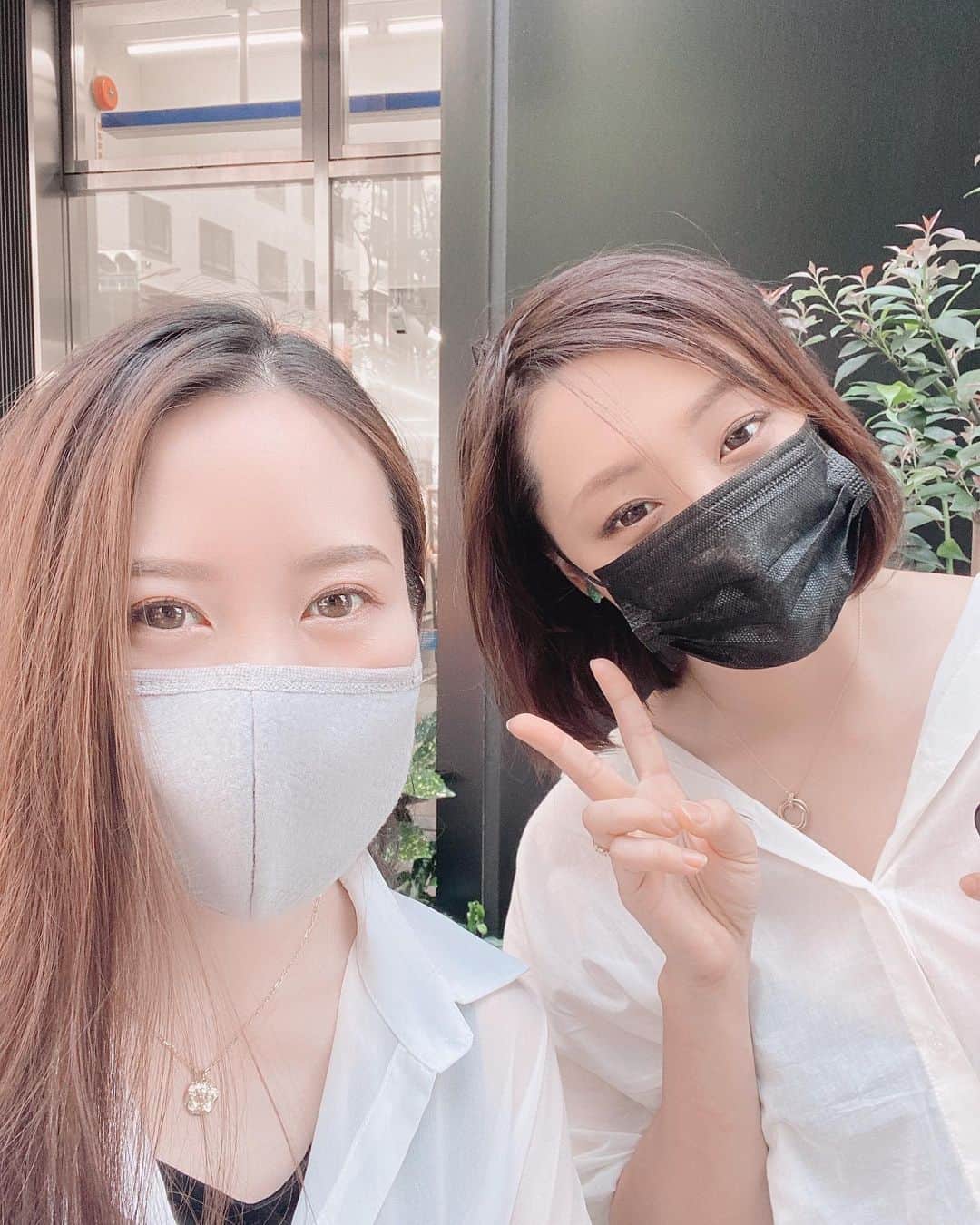 ありさ・あげまんクリエイターのインスタグラム：「事務所の社長であるななちゃんと一緒に、新しくレギュラー出演させていただく地上波番組の打ち合わせ😆﻿ 終始大笑いで楽しい時間でした😍﻿ ﻿ 放送は7月からです😋✨﻿ また情報が解禁になりましたら、各所でご報告させていただきます🥰﻿ ﻿ 撮影は来週😋🎥﻿ 誰もが知る超大物の方々との撮影なので、良い緊張感が...😄﻿ ﻿ その前に3ヶ月ぶりに美容室ー！﻿ 楽しみー！﻿ ﻿ #タレント #モデル #仕事 #work #talent #新番組 #バラエティ #本業は何かと聞かれたら #全て本業」
