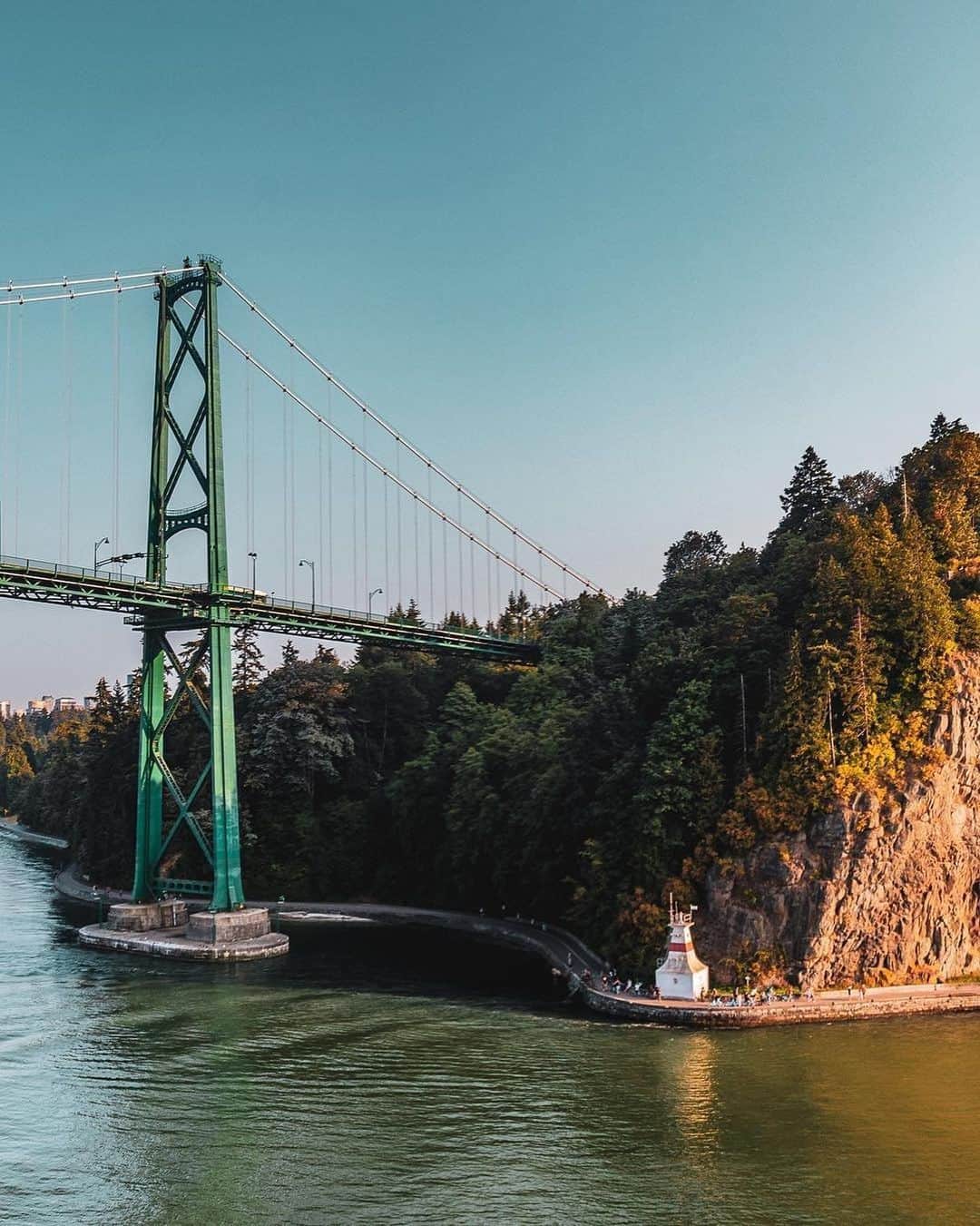 Explore Canadaさんのインスタグラム写真 - (Explore CanadaInstagram)「Today's #CanadaSpotlight is on @inside_vancouver!⁠⠀ ⁠⠀ Surrounded by sparkling ocean, towering snow-capped mountains and luscious rainforest, you'll find the beautiful city of Vancouver. Here are just a few things we love about this city:⁠⠀ ⁠⠀ ❤️ It's a gateway to adventure! There is so much to do in the surrounding areas of Vancouver, whether you're into snowsports, mountain biking, hiking or watersports, the opportunities are endless. ⁠⠀ 💙 Watching the sun set over the ocean and seeing the skyline light up in golden colours is an experience that will take your breath away!⁠⠀ 💛 Vancouver's vibrant and diverse neighbourhoods are filled with colourful murals, friendly locals and interesting architecture.⁠⠀ 🧡 An epic culinary scene, from fresh seafood and farmer's markets to wine bars and microbreweries, pleases even the most discerning of palates.⁠⠀ ⁠⠀ Tell us which photo is your favourite in the comments below and take a look at @inside_vancouver for more beautiful photos and #VirtuallyVancouver content! ⁠⠀ ⁠⠀ 📷: ⁠⠀ ⁠⠀ 1. @backyy⁠⠀ 2 & 3. @erikandersen⁠⠀ 4. @gui.de.freitas⁠⠀ 5. @joepydo⁠⠀ 6. @sjseto⁠⠀ 7. ⁠@throughkelseyslens 8. @fritzykitsy⁠⠀ 9. @roberthill⁠⠀ ⁠⠀ 📍: @inside_vancouver⁠⠀ ⁠⠀ #VeryVancouver #VirtuallyVancouver」6月20日 1時18分 - explorecanada