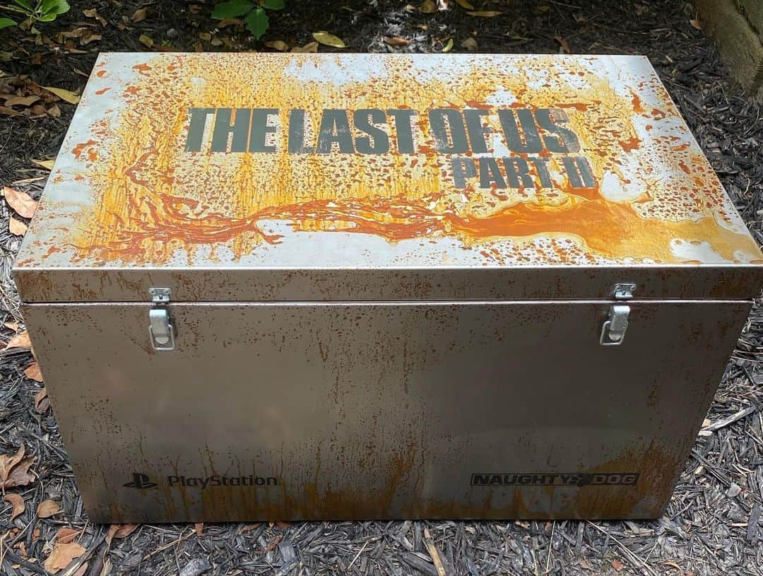 チャンドラー・リッグスさんのインスタグラム写真 - (チャンドラー・リッグスInstagram)「yooo #TheLastOfUsPartII comes out TODAY!! BIG shoutout to @PlayStation for hooking me up with this insane box full of TLOU2 themed stuff, this is beyond cool. y’all already know i’m gonna be playing @Naughy_Dog_Inc’s masterpiece all day today, have you picked up your copy yet? #sponsored」6月20日 1時31分 - chandlerriggs5