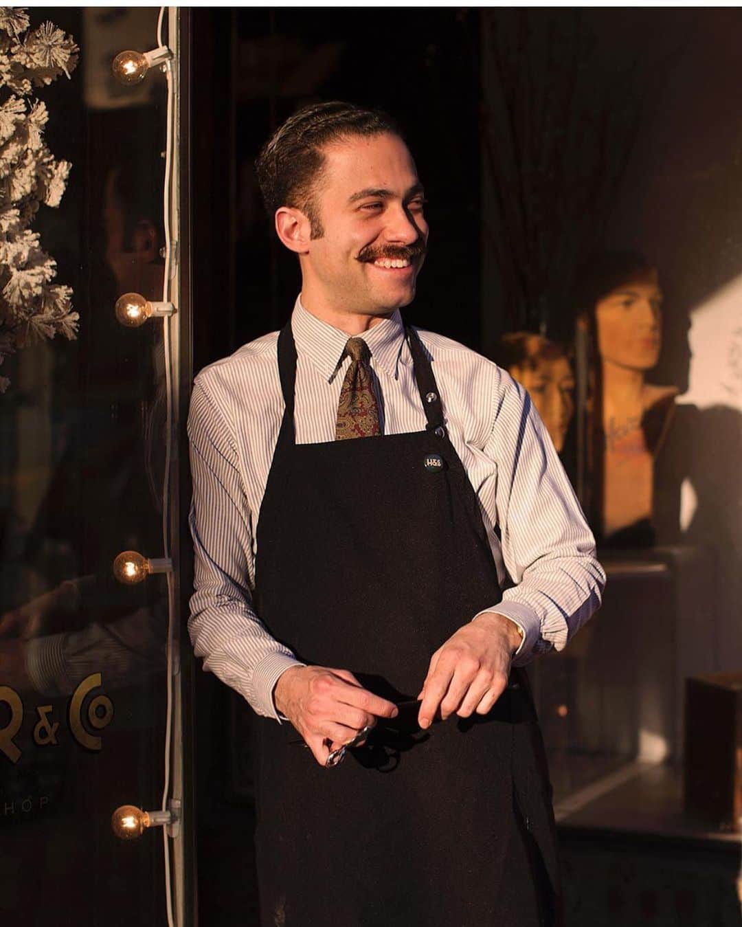 スコット・シューマンのインスタグラム：「Finally !!! Haar & Co. Barbershop REOPENS Tuesday,  June 23rd! Book appointments on Haarandco.com」