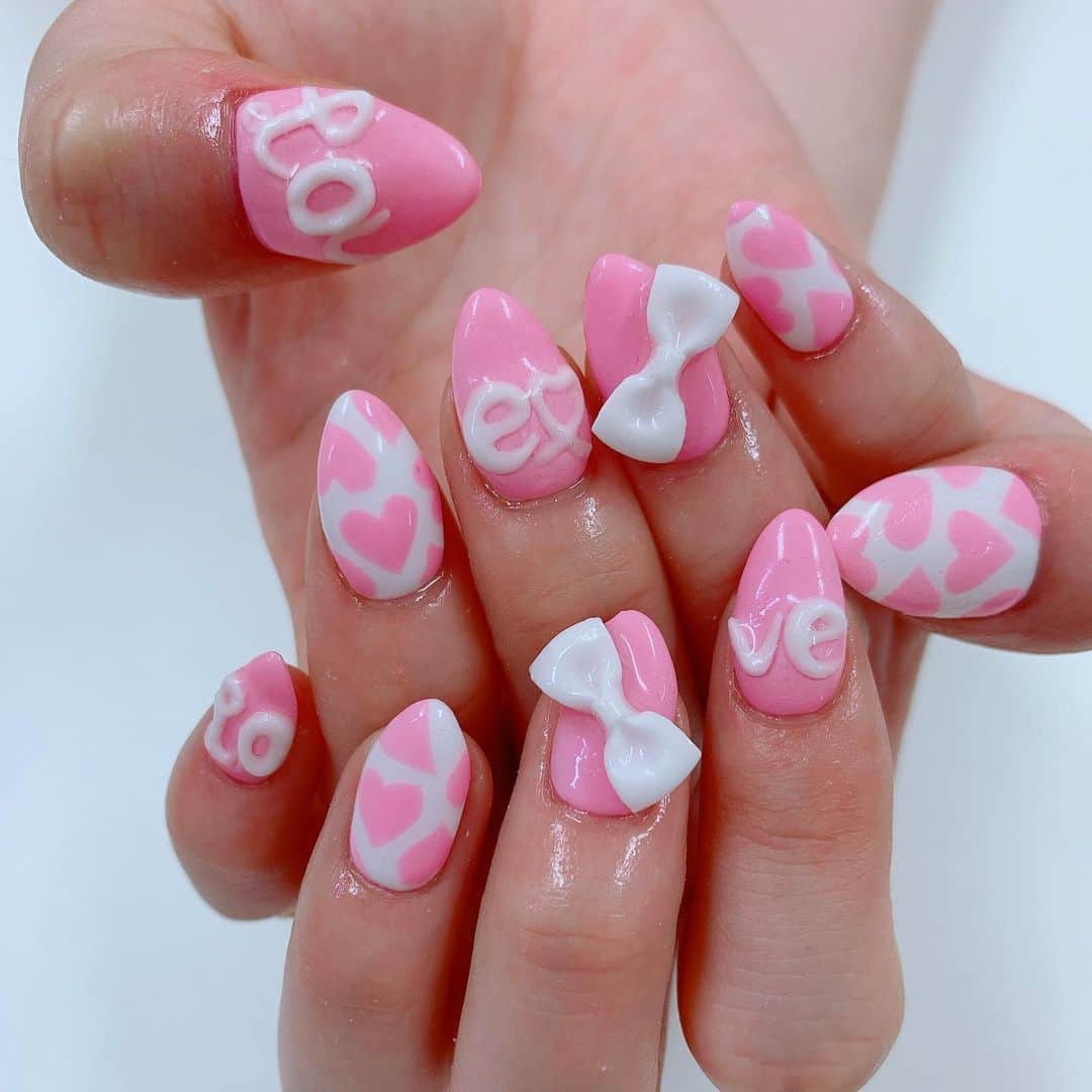 のインスタグラム：「きゃわわ、😌💕💭 . . . . .  #pinknails #pink  #ピンク #ネイル #ゆめかわいい #fancy #kawaii 　#リボンネイル #pinknails #ぴんく #ピンクネイル  #newnails #💅🏼 #女子力」