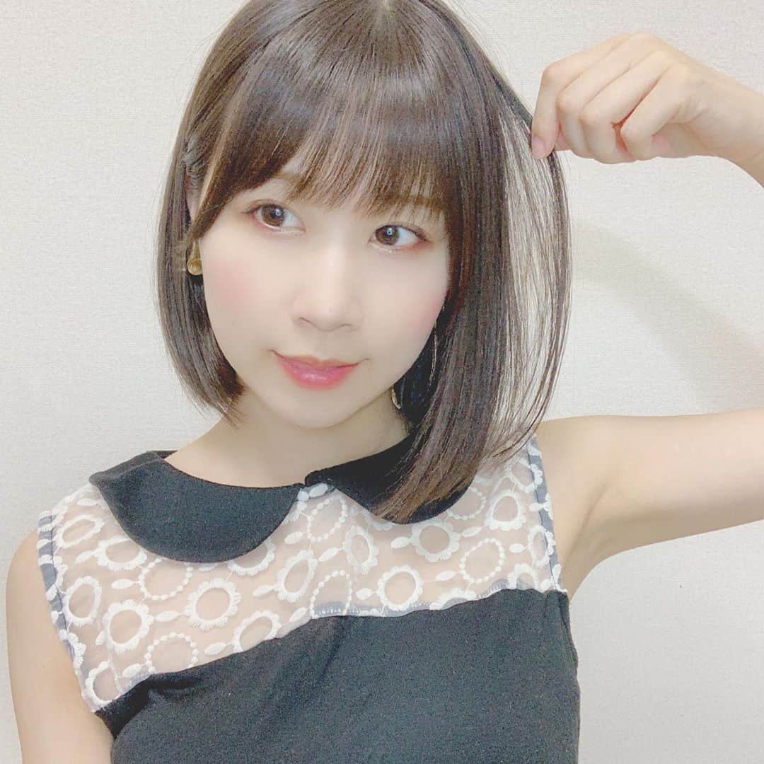 八木沙季のインスタグラム：「👗👗 . 髪の毛短くなったからどういう服装が 似合うか分からなくなった😮😮💦 ワンピースとかでも合うのかな👗 どんな服が合いそうか教えて🥺🙏 .」