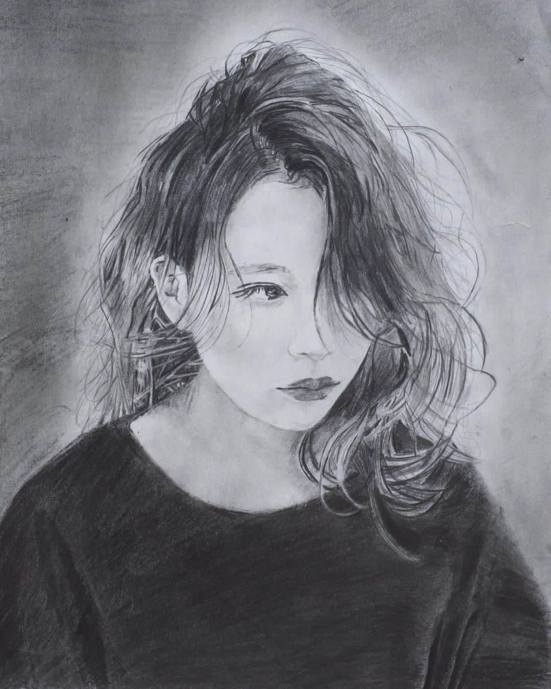 のインスタグラム：「✨早稲美学生作品✨ ✏️デッサン作品✏️ 21Aヤマグチ　イクマ #デッサン#dessin#ヘアデザイン#design#作品撮り #ヘアメイク#ヘアアレンジ #メイク#デッサン画 #portrait #ファッション#メイクアップ #art#hairarrange #makeup #アート#model#tokyo#japan#camera#ファッション好きな人と繋がりたい #美術部#美容師#美容学生#美容学校#クリエイティブ#美容師さんと繋がりたい #美容好きな人と繋がりたい #早稲美#早稲田美容専門学校」