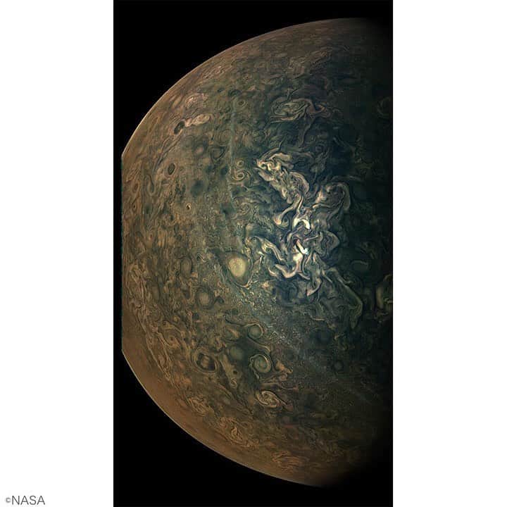 アメリカ大使館さんのインスタグラム写真 - (アメリカ大使館Instagram)「これは木星(Jupiter)の北側をうつした📸 🇺🇸NASAの木星探査ミッション・ジュノー(Juno mission)で、宇宙船🚀が木星に近づいた2020年2月17日に撮影されたものです。 模様⁉️まで見えて凄いっ👀🛰 . #usa #america #studyabroad #livinginamerica #space #nasa #jupiter #photooftheday #spacephotography #planet #aerospace #beautiful #アメリカ #アメリカ生活 #留学 #宇宙 #惑星 #木星 #接近 #地球の外 #宇宙の写真 #tb #ジュピター #tgif #宇宙と出会う金曜日」6月19日 17時12分 - usembassytokyo