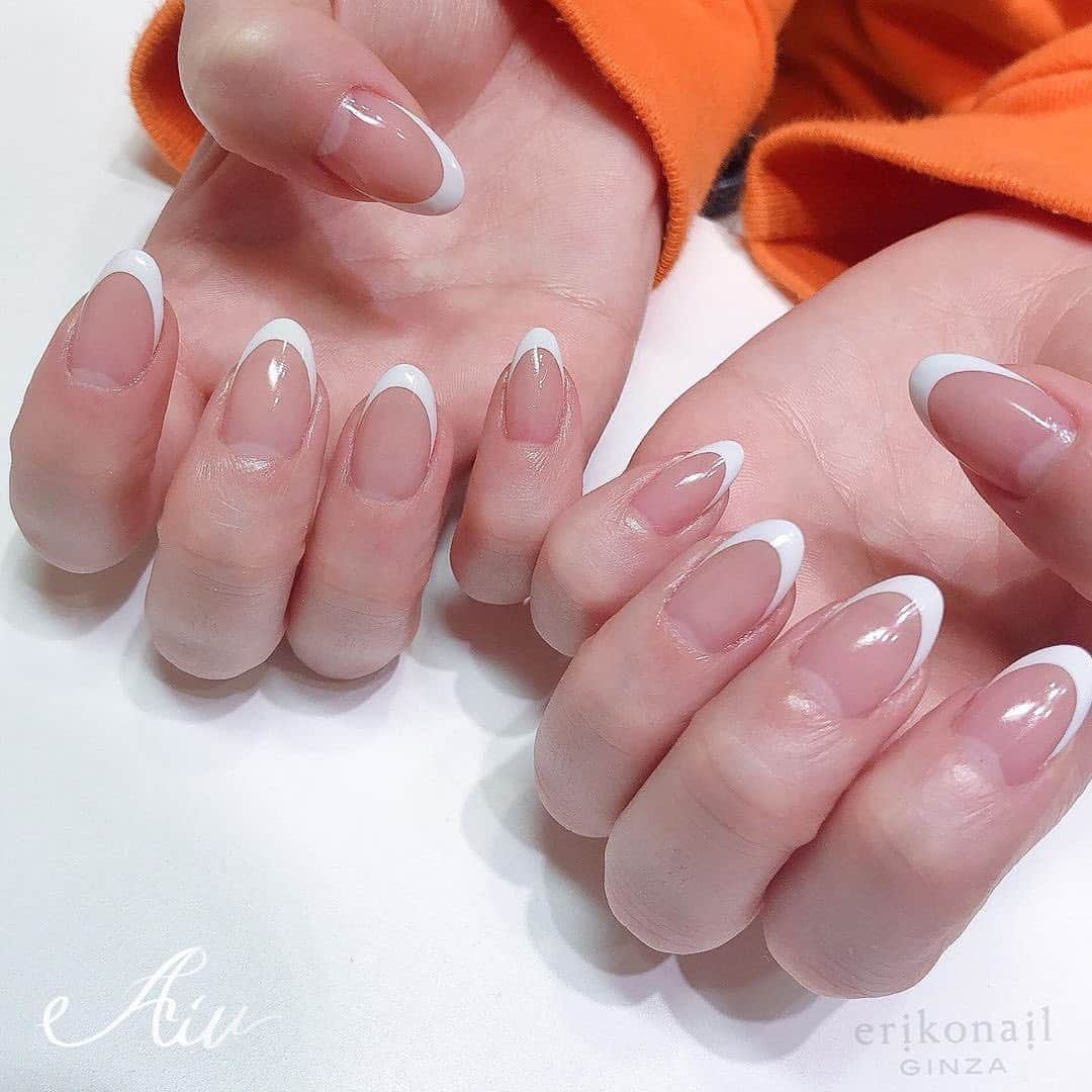 エリコネイルさんのインスタグラム写真 - (エリコネイルInstagram)「. erikonail  GINZA（ @erikonail_ginza ） 山浦チーフ（ @ayukoro ）のアクリル×ジェルのフレンチ✨ . アクリルで長さ出ししているとは 思えない程自然で美しいフレンチデザイン😍 . . #repost @ayukoro ・・・ ☽･:* . . @morecouture_jp  #ヴァーチャルピーチ アクリルで長さだし #33スーパーホワイト でフレンチに❤ . . 長さが短かったので、ヴァーチャルパウダーだと自然にネイルベットも伸ばせて形も整って🙆🏻👌✨ . #ヴァーチャルスカルプチュア #ジェルフレンチ #フレンチネイル #大人ネイル」6月19日 17時22分 - morecouture_jp