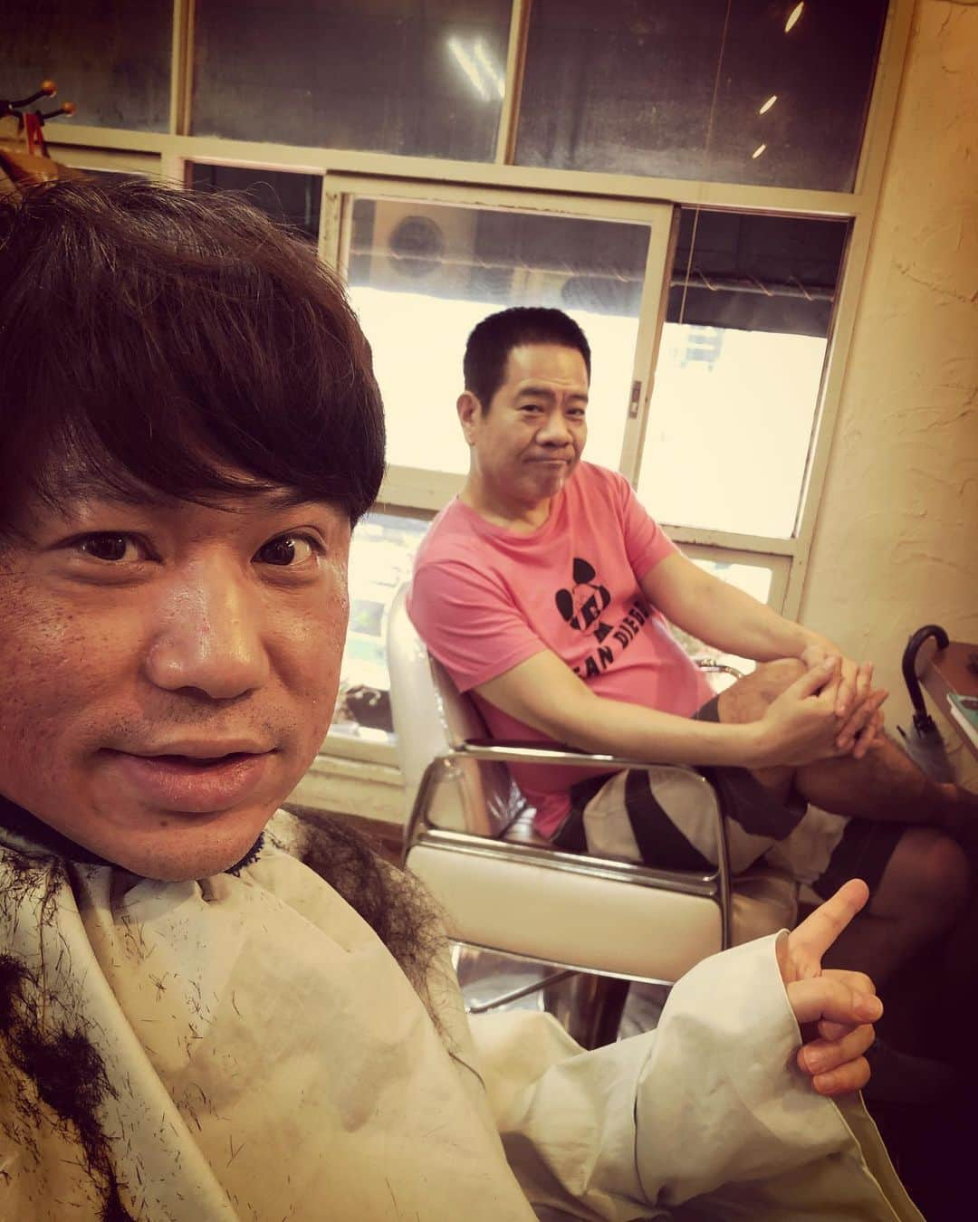 杉本知香さんのインスタグラム写真 - (杉本知香Instagram)「修士とゴリラ🦍 #丁度ええ　🦍 #吉本超合金 🦍🦍🦍 #中目黒美容室#吉本超合金f  #FUJIWARA原西#FUJIWARA#原西ゴリラ#シャバーニ #2丁拳銃修士 #2丁拳銃#川谷修士」6月19日 17時40分 - sugimotoc