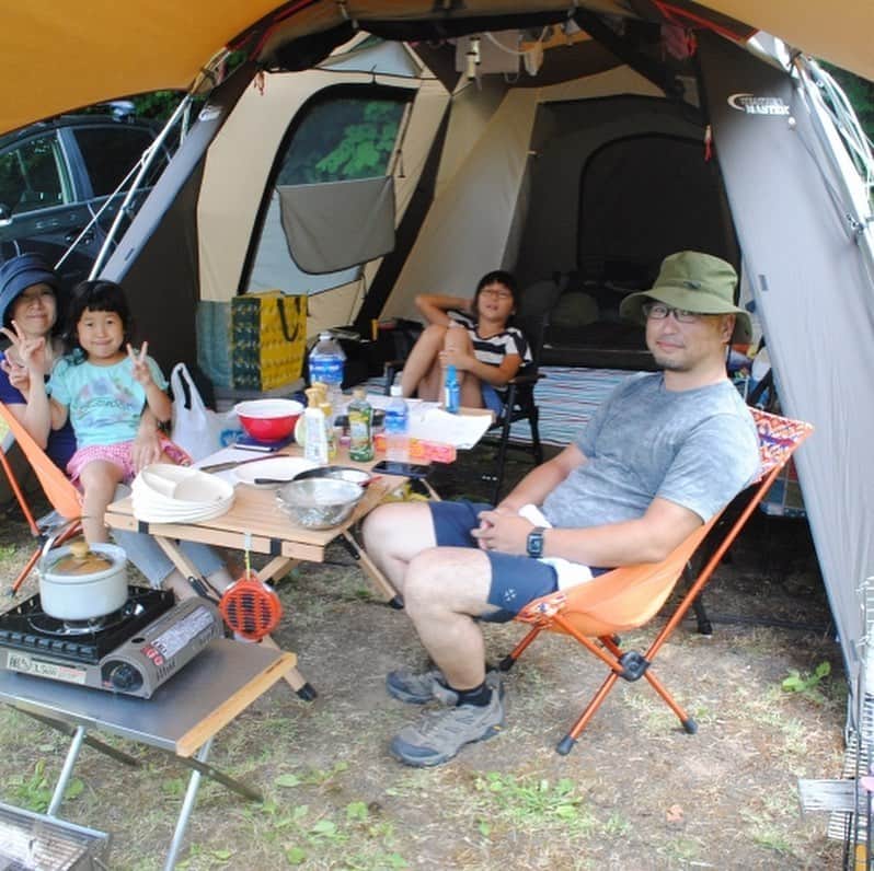 キャンプ情報サイト［ランタン］さんのインスタグラム写真 - (キャンプ情報サイト［ランタン］Instagram)「CAMP SMILE STYLE ／ コールマンの2ルームテントで 広々キャンプ！ ＼ いろんなキャンパーのキャンプスタイルを現地取材と一般キャンパーからの投稿で数多く掲載してます。 . . 詳しくは @lantern.camp  webサイトをご覧ください . . #camp #camping #outdoor #travel #trip #lantern_smile #nature #キャンプ #キャンプ用品 #アウトドア #テント #自然 #旅行 #キャンプ初心者  #キャンプ好きな人と繋がりたい #キャンプスタイル #雨飾高原キャンプ場 #小谷村 #長野県 #コールマン #ウェザーマスター #2ルームテント #タープ #ファミリーキャンプ #ファミキャン」6月19日 17時49分 - lantern.camp