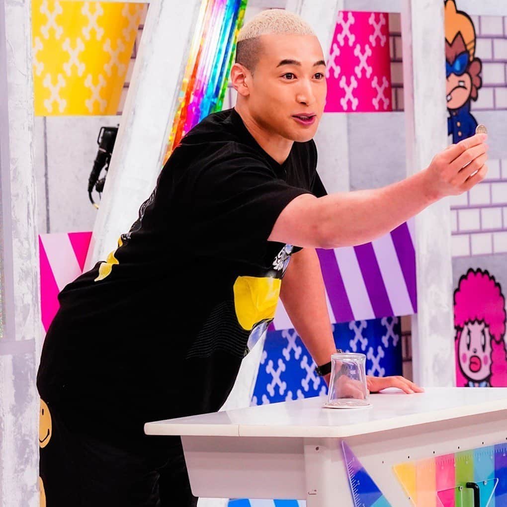 GENERATIONS高校TVのインスタグラム：「GENEとマジック練習💎 いっしょに練習したいメンバーは誰😍❤️?? . コメントで練習相手を 教えてね✏️ . みんなのマジックはもう見た👀？ 7人が本気で練習したみたいだよ☝️💖 . まだの人も見たよって人も もう一度ABEMAビデオで見てね！ . ABEMAビデオで無料見逃し配信中📺 是非チェックしてみてね✅ . 🐷🐰🦍👽🐶🐬🥔 . ⚠️番組はABEMAでお楽しみください⚠️ 🙅‍♂️動画録画（画面録画）することは禁止されています 🙅‍♂️SNSに番組の動画を投稿するのもNGです . 公式Twitterもチェックしてね✔💡 🔎@gene_kou で検索‼️ .............................🏫.............................. #ABEMA #ジェネ高 #GENE高 #GENERATIONSfromEXILETRIBE #GENERATIONS  #GENE#ジェネレーションズ #ジェネ #ジェネ犬 #小森隼 #白濱亜嵐 #数原龍友 #中務裕太 #片寄涼太 #佐野玲於 #関口メンディー #隼 #亜嵐 #龍友 #裕太 #涼太 #玲於 #メンディー #おうち時間 #GENEとおうち時間 #stayhome」