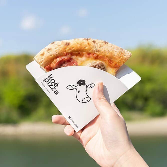 Yu Nagabaのインスタグラム：「本日OPENした岡山の @koe_pizza のキャラクターを描きました。 岡山の店舗ではグッズも発売中です🍕  #koe #koepizza #yunagaba #kaerusensei #長場雄」