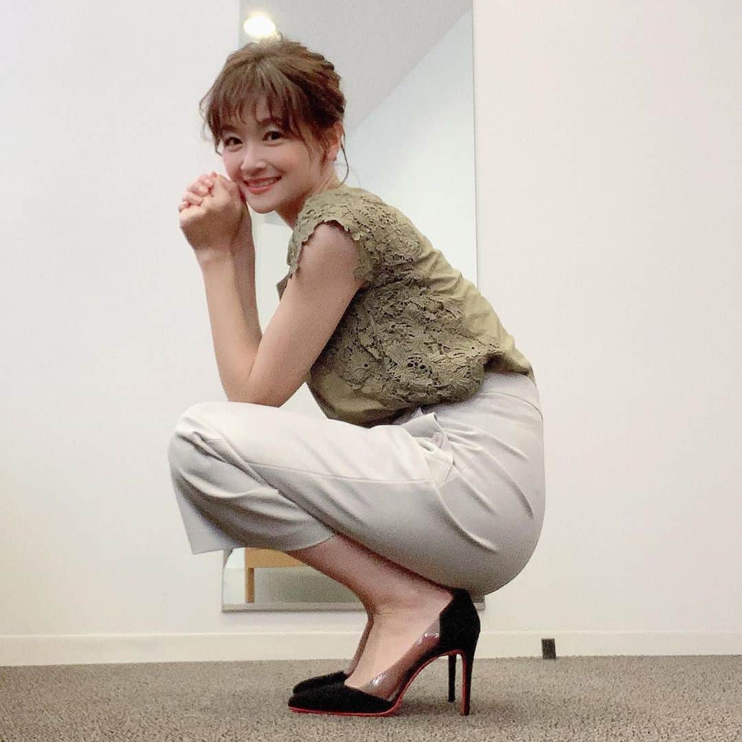 武藤乃子さんのインスタグラム写真 - (武藤乃子Instagram)「🎤 仕事時間が動き出しました。  久しぶりに、きちんとメイクをした日。マスカラを塗ったのなんて、何ヶ月ぶりだったかな？笑  まだまだ不安は尽きませんが、自分を守って周りも守る。 しっかり心掛けて、前に進もう！  みんなに会えて嬉しかった。  #アナウンサー #フリーアナウンサー #デュアルライフ #デュアルライフアナウンサー  #番組収録 #レギュラー番組」6月19日 18時43分 - muto_noriko.11