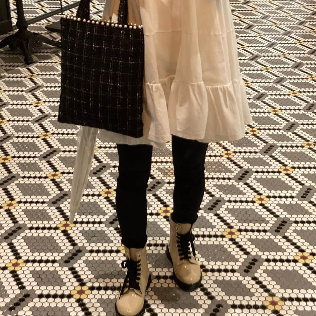 木本泉さんのインスタグラム写真 - (木本泉Instagram)「-﻿ 雨降り☔️﻿ ﻿ ﻿ 長靴が大活躍👍﻿ ﻿ なかなか出番がなかったので、ようやく😛﻿ ﻿ 可愛いレインコートが欲しいな🤔﻿ ﻿ #雨の日#長靴#sergiorossi#セルジオロッシ」6月19日 18時37分 - izumikimoto