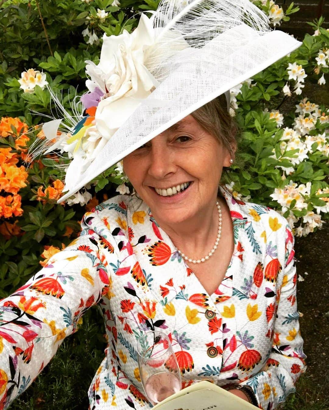 キャロライン チャールズさんのインスタグラム写真 - (キャロライン チャールズInstagram)「Day 4 of the Royal Ascot campaign! One of our lovely clients who joined in the fun with us during lockdown. Pictured in a fabulous Caroline Charles suit, celebrating Royal Ascot from home in style! You can donate online at @ascotracecourse and help us support the frontline charities fighting COVID-19. 🎩🐎🥂🌈 #royalascot #royalascot2020 #ascot #styledwiththanks #races #style #british #britishstyle #britishfashion #britishdesigner #fashion #instafashion #fashionstyle #fashionista #occasionwear #lockdown #uk #london #england #floral #lifestyle #ootd #ootdfashion #millinery #designer #fashiondesigner #styledwiththanks #styledwiththanks🌈」6月19日 18時53分 - carolinecharleslondon