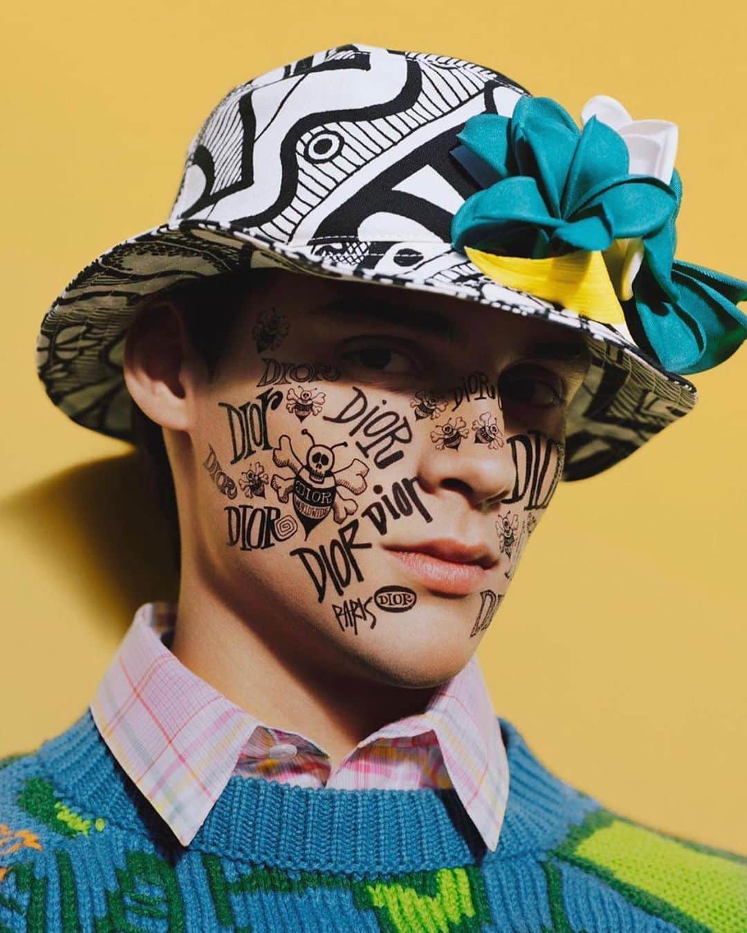 キム・ジョーンズのインスタグラム：「@ludwig.wilsdorff photographer by @brett_lloyd with make up by @peterphilipsmakeup hat by @stephenjonesmillinery styled by @elliegracecumming for @dior with the one and only @shawnstussy ❤️」