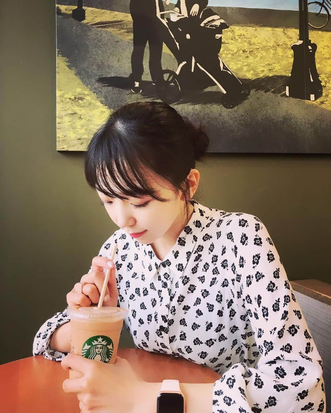 石原夕里朱のインスタグラム：「Starbucks♡﻿ ﻿ 久々のスタバへ☺️💓﻿ ﻿ 新作の﻿ ﻿ #ゴロッとイチゴフラペチーノ 🍓を﻿ ﻿ 飲みたかったんやけど、﻿ ﻿ もう完売でした...😢💦﻿ ﻿ でも、﻿ ﻿ アールグレイ アフォガート フラペチーノ☕️も﻿ (名前長い😂)﻿ ﻿ 気になってたので、今回はそちらに😋💕﻿ ﻿ 美味しかったぁ〜❤️﻿ ﻿ #starbucks #strawberries #frappuccino #earlgray #stayhome #enjoyhome #socialdistance #covid_19 #covid19 #coronavirus #washyourhands #clapforourcarers #instagood #photooftheday #instadiary #スタバ #アールグレイアフォガートフラペチーノ #アールグレイフラペチーノ #コロナ #手洗いうがい #ソーシャルディスタンス #医療従事者へのエールを #📣」