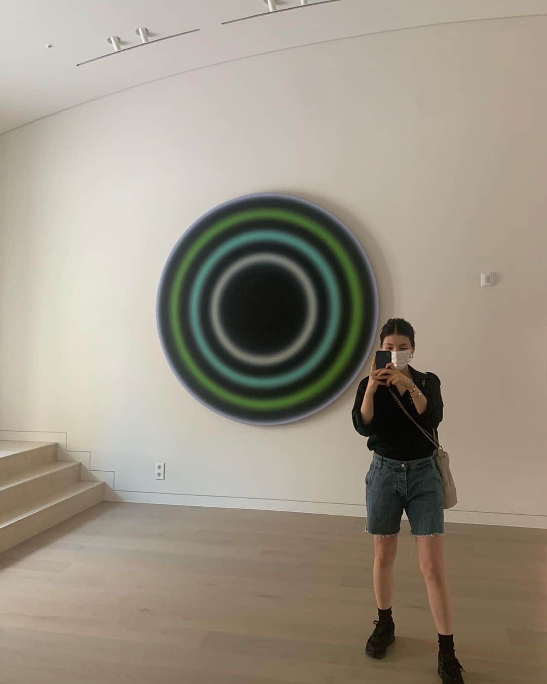 キム・ヨンジのインスタグラム：「Me visiting @kukjegallery」